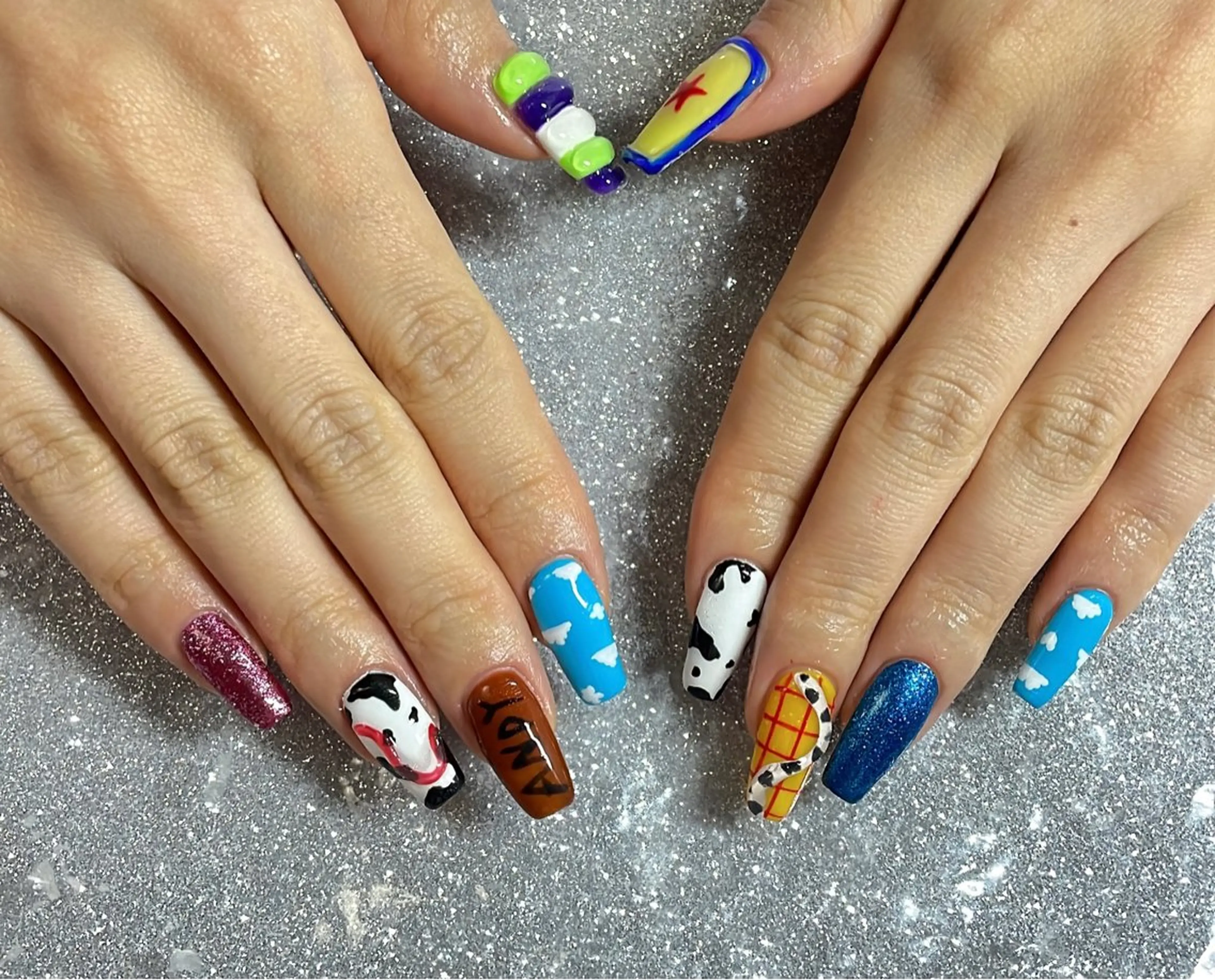 ネイル ハンドネイル VIERU 🌈🎀💖のネイルデザイン