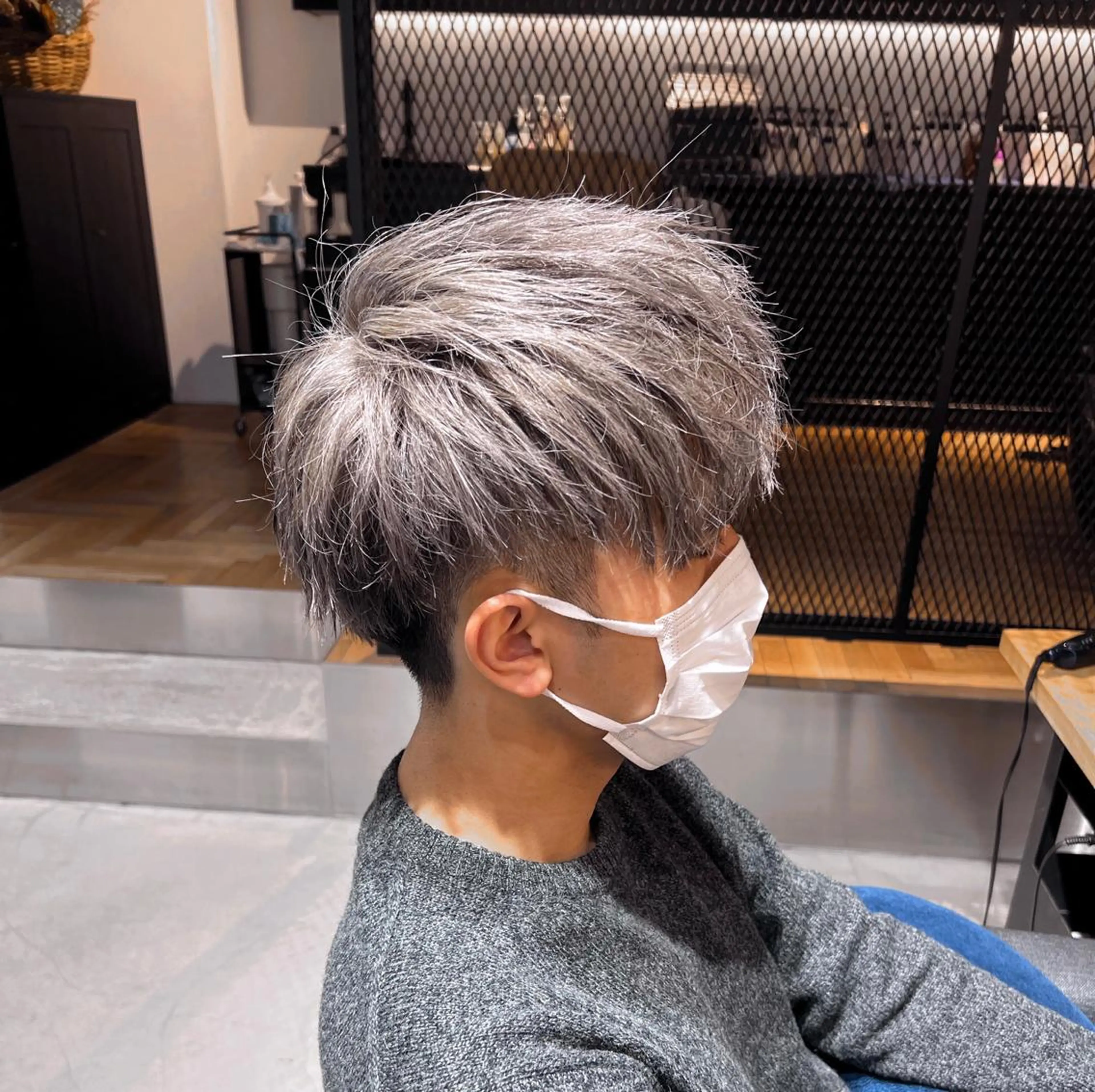 カラー メンズ グレージュ シルバー シルバーグレージュ カット ヘアカラー トリートメント メンズ専門　井藤 雅也のヘアスタイル