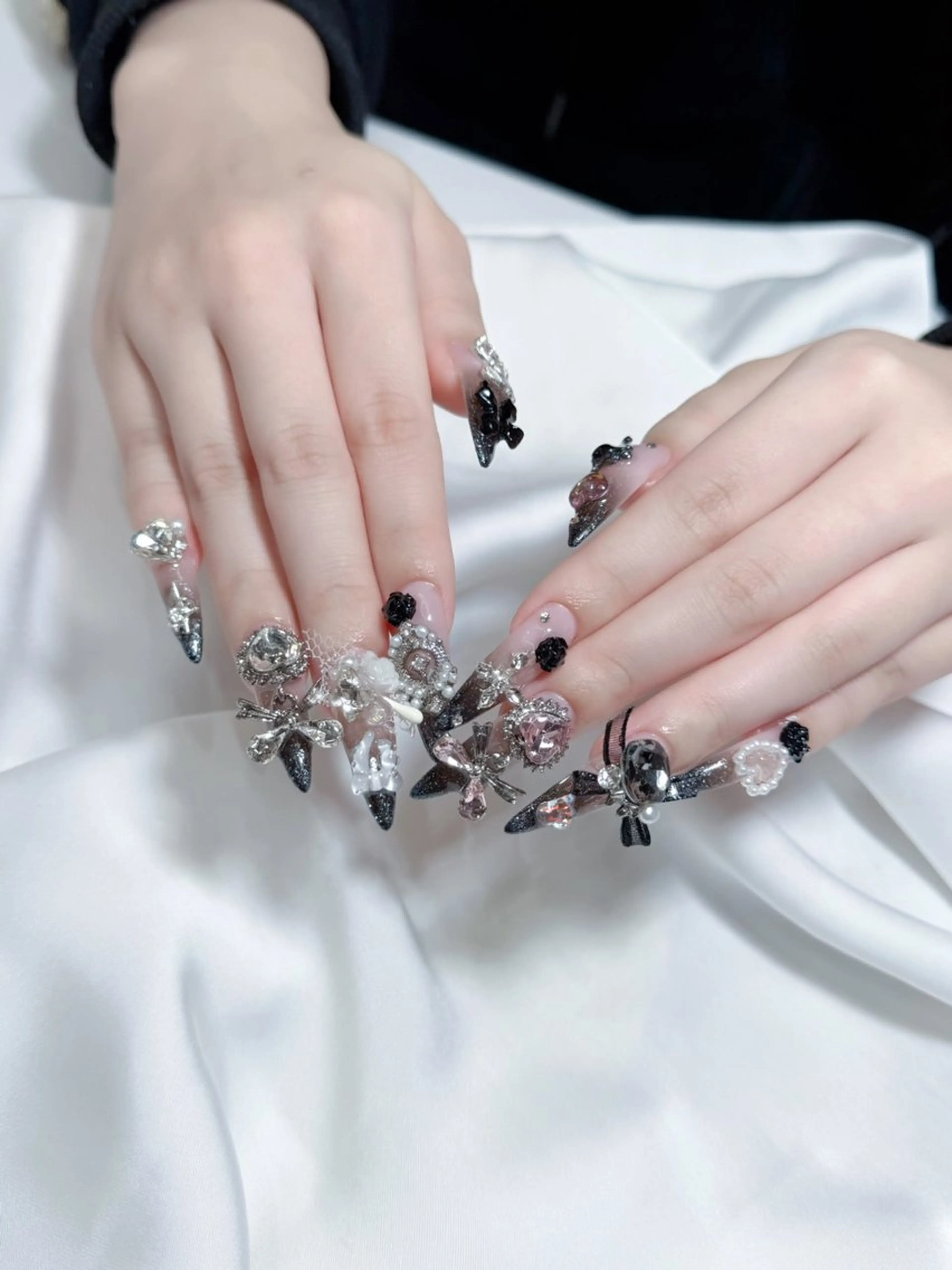 セミロング ハンドネイル Bibi beauty spa Osaka所属・Bibi nail Osakaのネイルデザイン