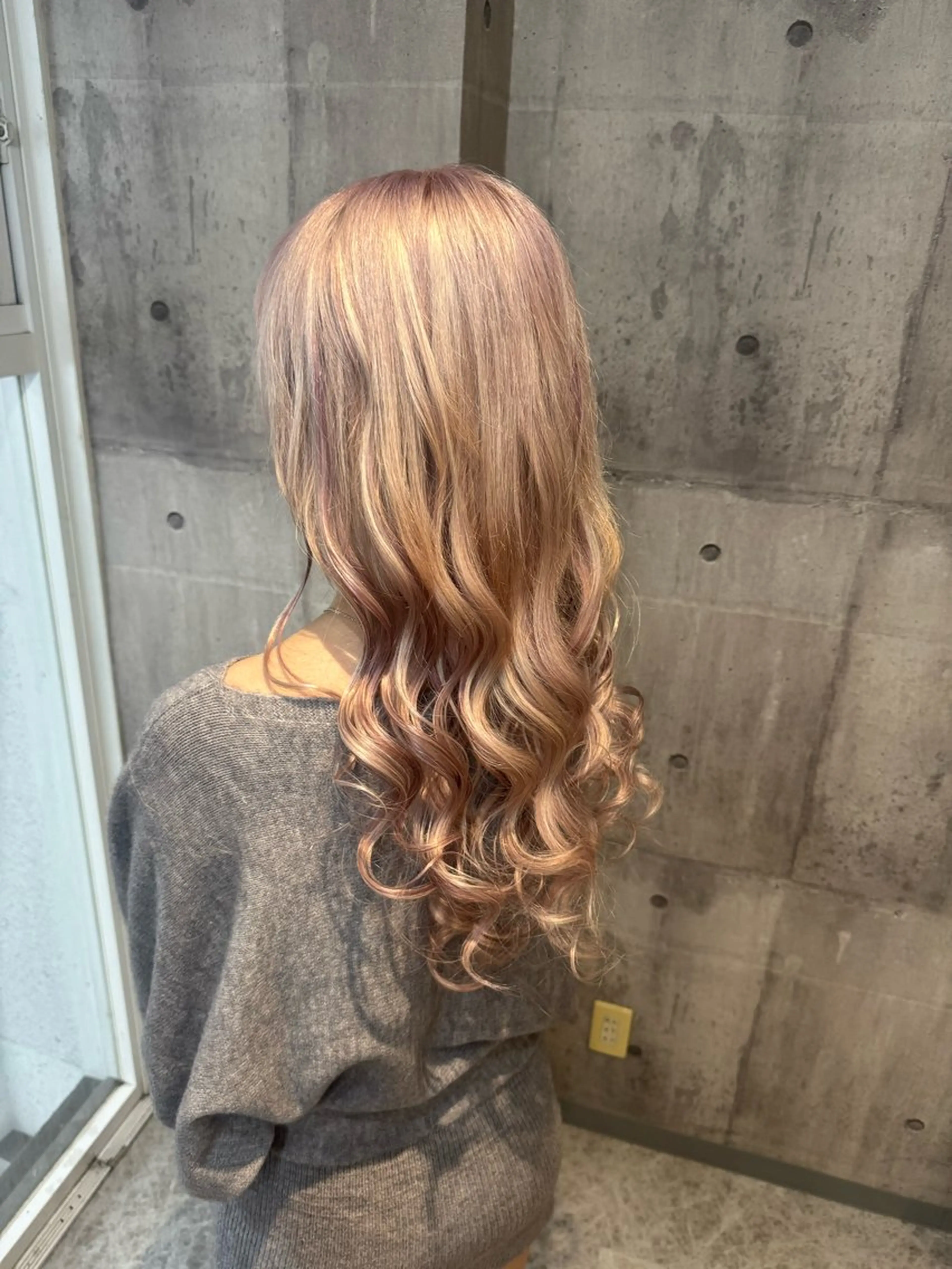 ロング Rlino所属・ﾊｲﾗｲﾄ/ﾚｲﾔｰ ｶｯﾄ/大嶽謙のヘアスタイル