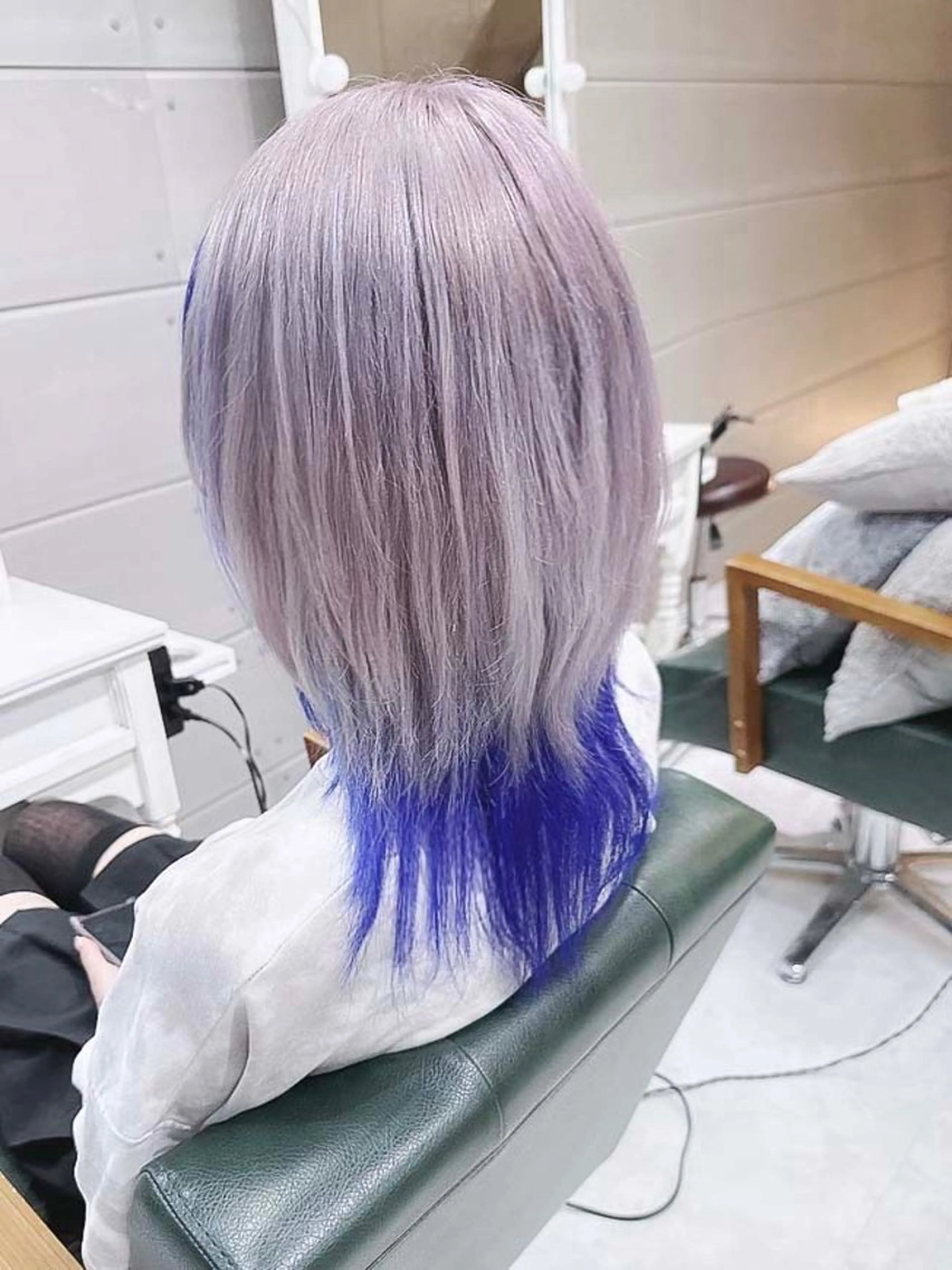 セミロング カラー ヘアアレンジ ブリーチ ケアブリーチ 透明感カラー デザインカラー ハイトーンカラー 𝐑𝐈𝐍𝐊𝐀 🐣🩷のヘアスタイル