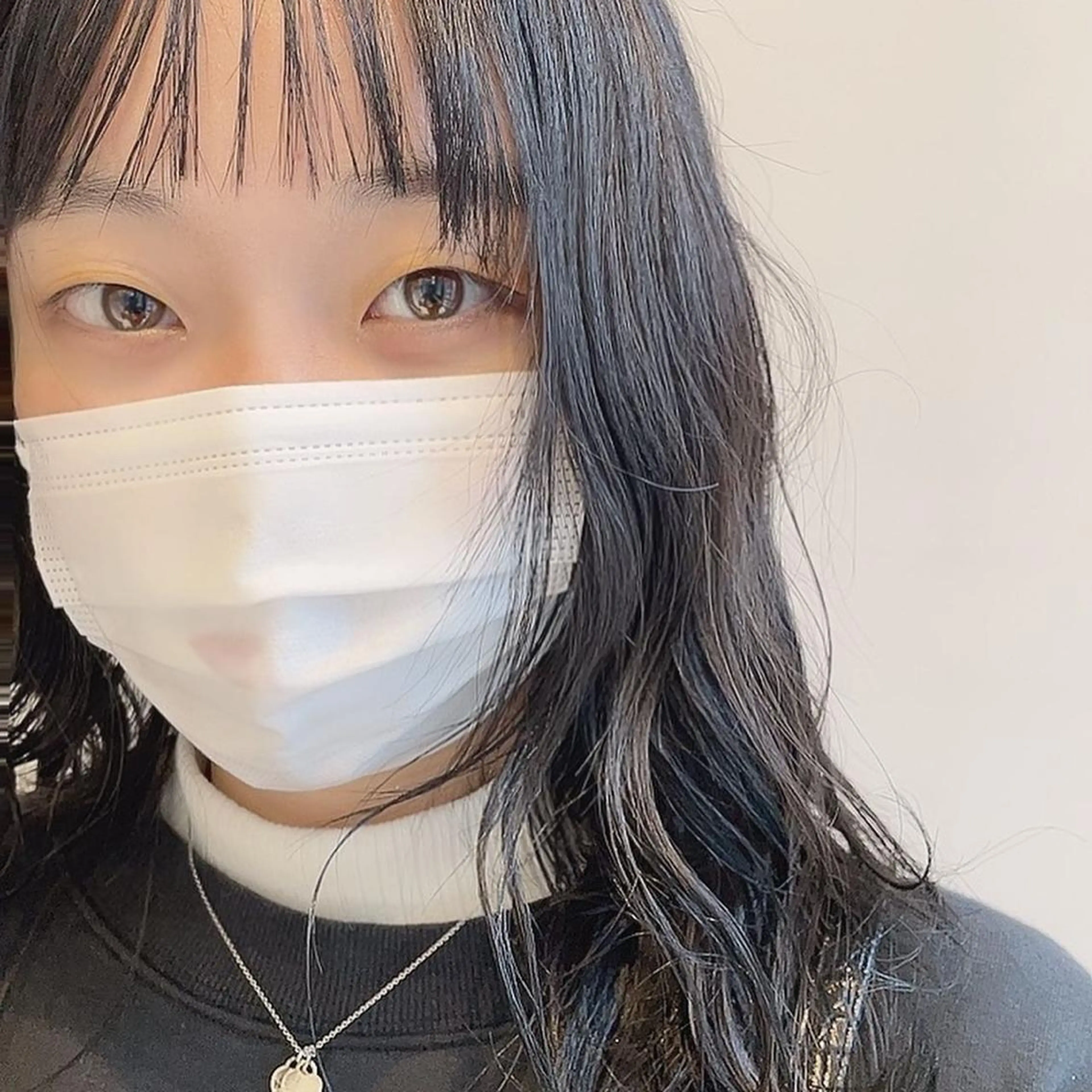 セミロング ブリーチカラー特化 碇　英朗のヘアスタイル