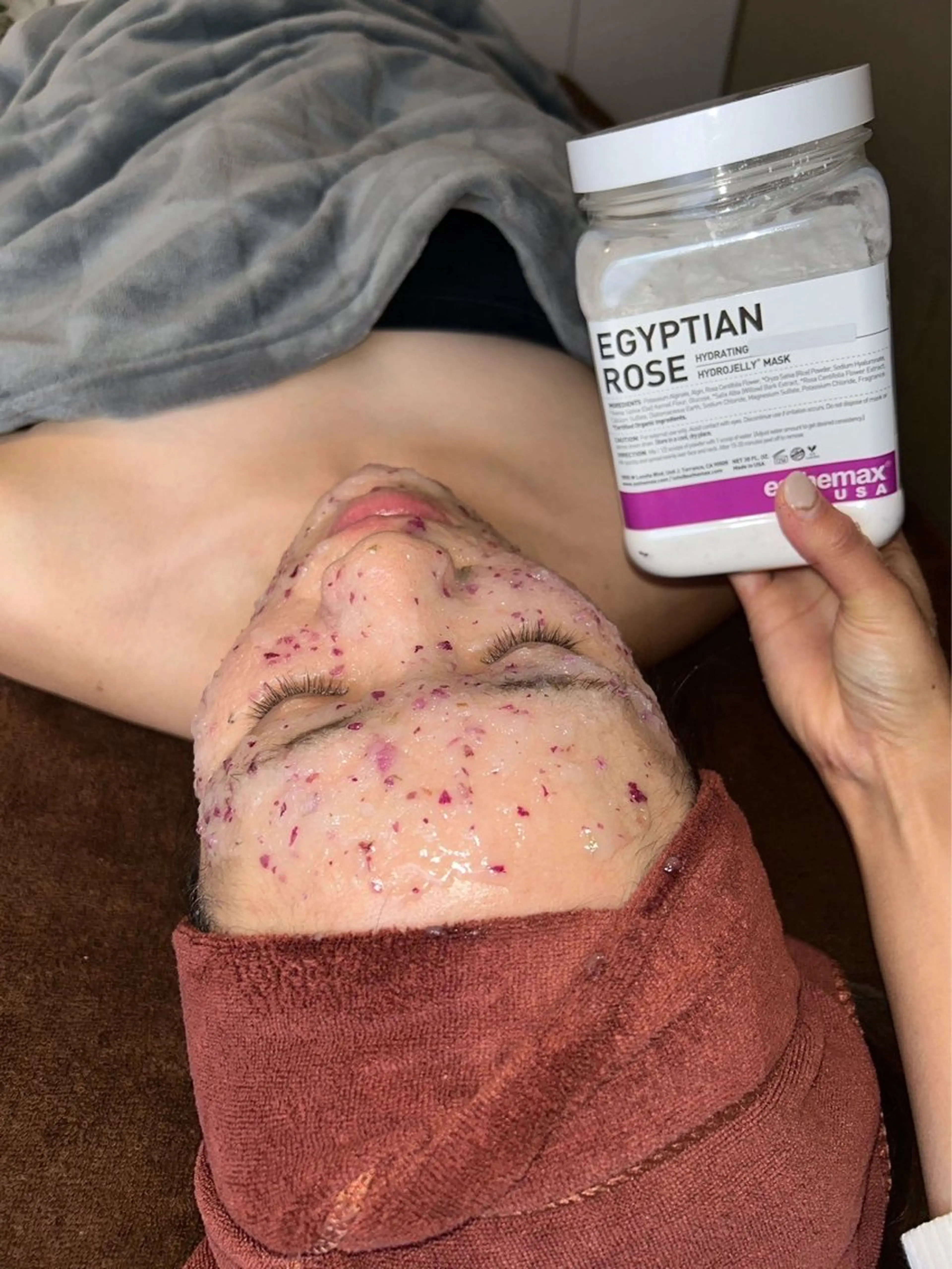 【ハイドロジェリーマスク】年齢に伴うくすみを飛ばし、キメが整いモチすべ肌に🌹ビタミンCたっぷりでくすみスッキリ✨の写真