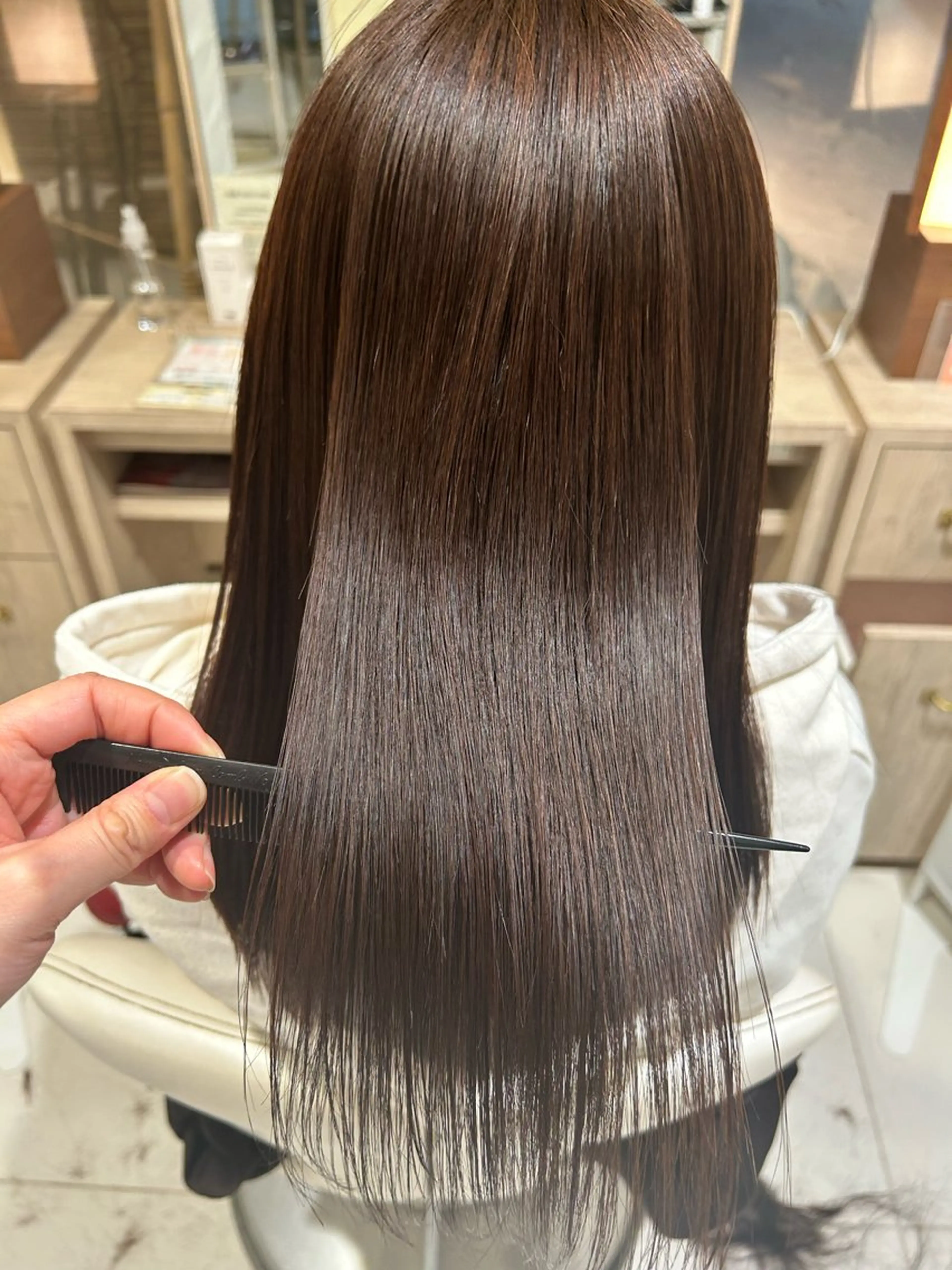 セミロング オガタ アキのヘアスタイル