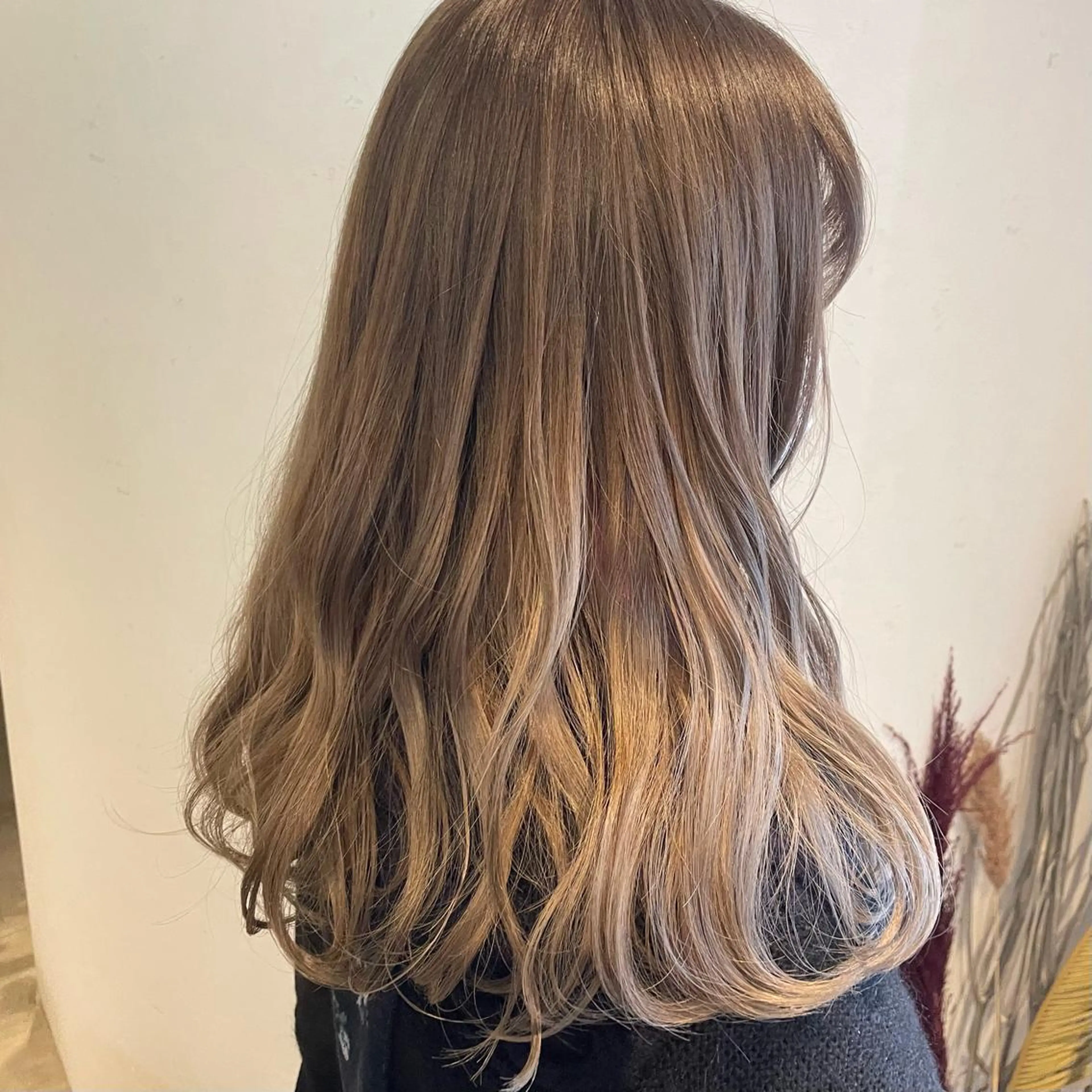 セミロング カラー ヘアアレンジ ベージュカラー ブリーチ ブロンド ブロンドベージュ グラデーションカラー カット ヘアカラー トリートメント kitin 吉祥寺 山岸花のヘアスタイル