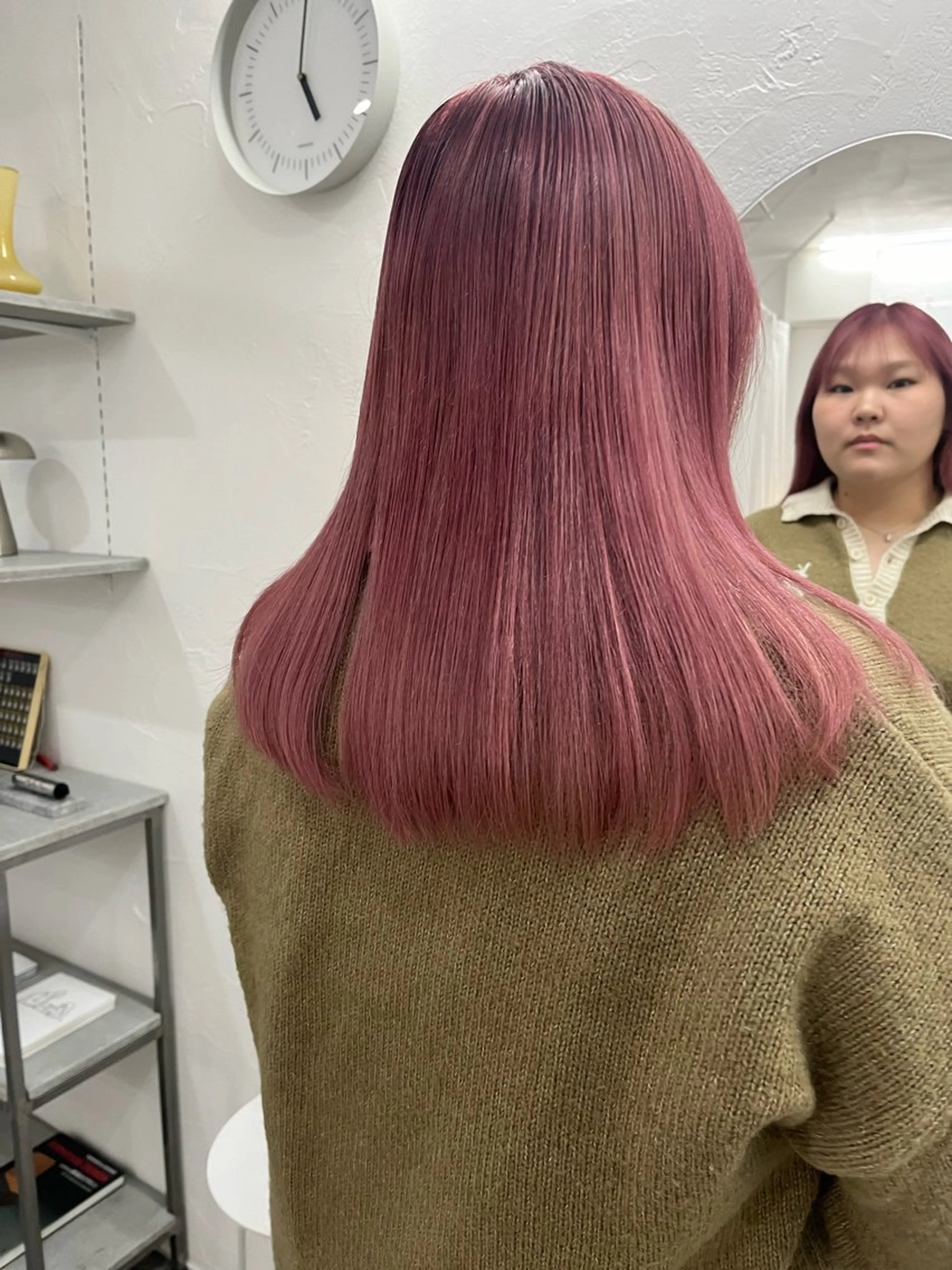 セミロング イシイ モエカのヘアスタイル