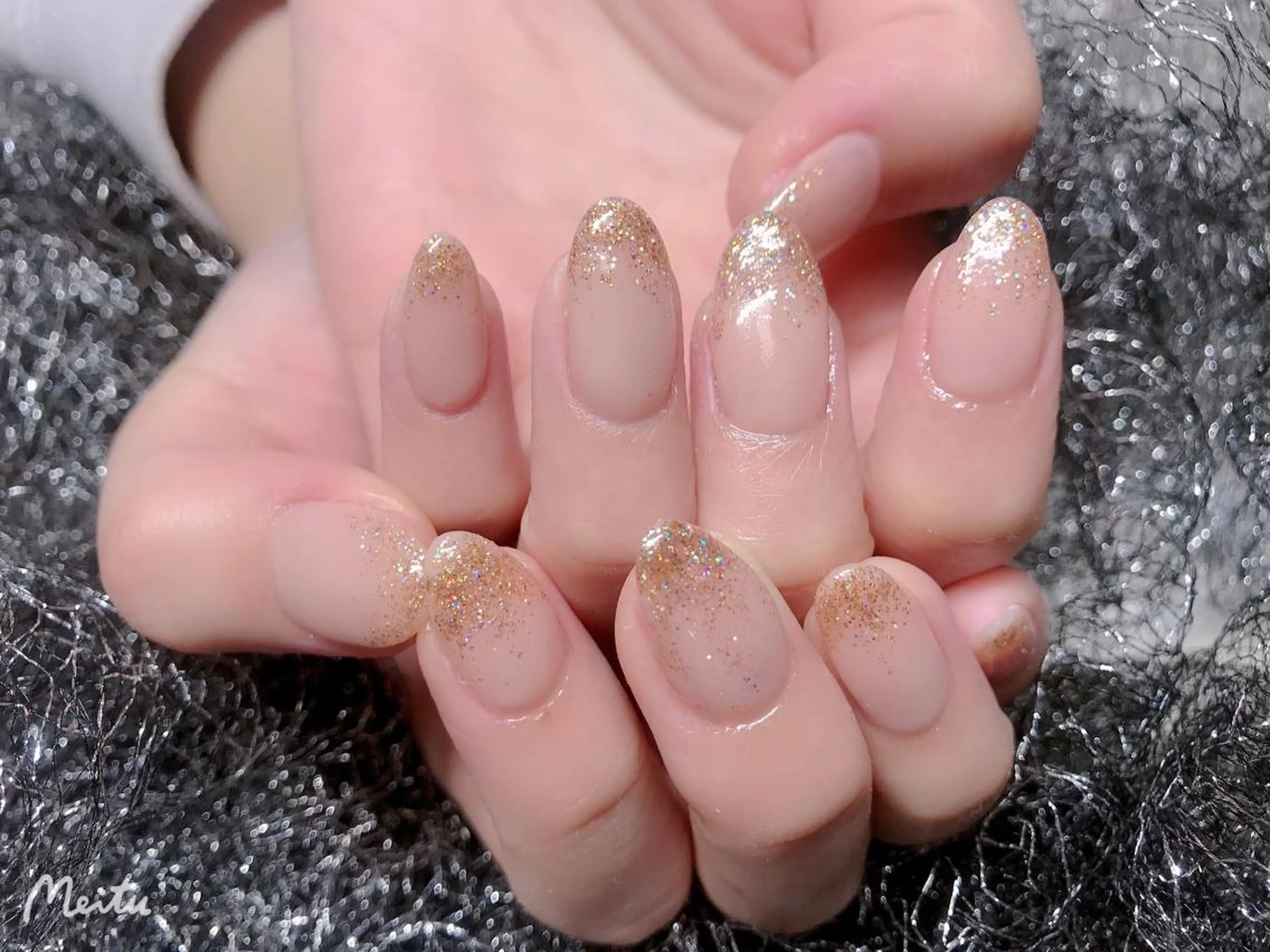 ネイル グラデーション ラメ(グリッター) ラメグラデーション 大塚眉毛|ハンドケア |肌管理の眉毛・アイブロウイメージ