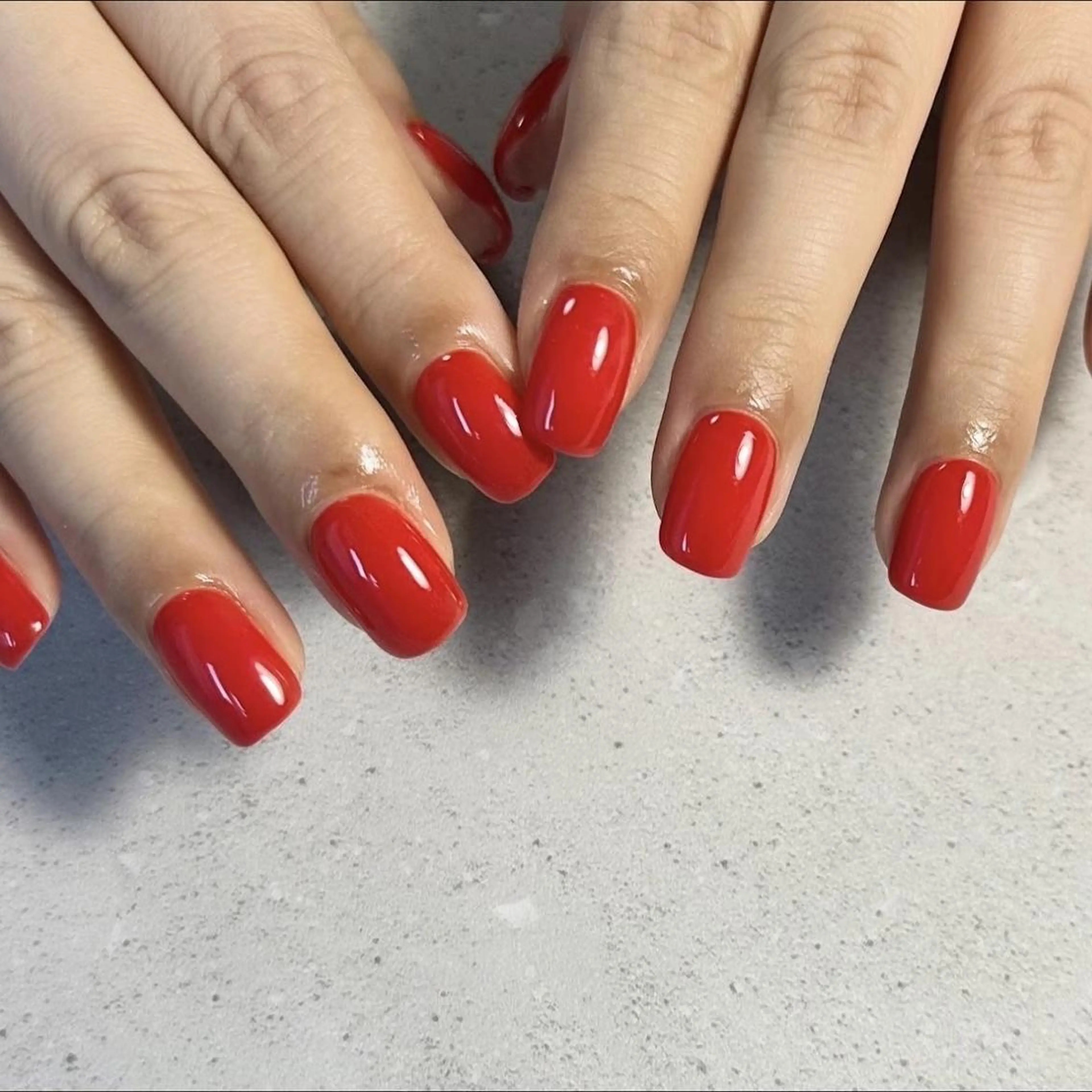 ネイル ワンカラーネイル 赤色 シンプルネイル SAYA‎🤍 Riccoのネイルデザイン