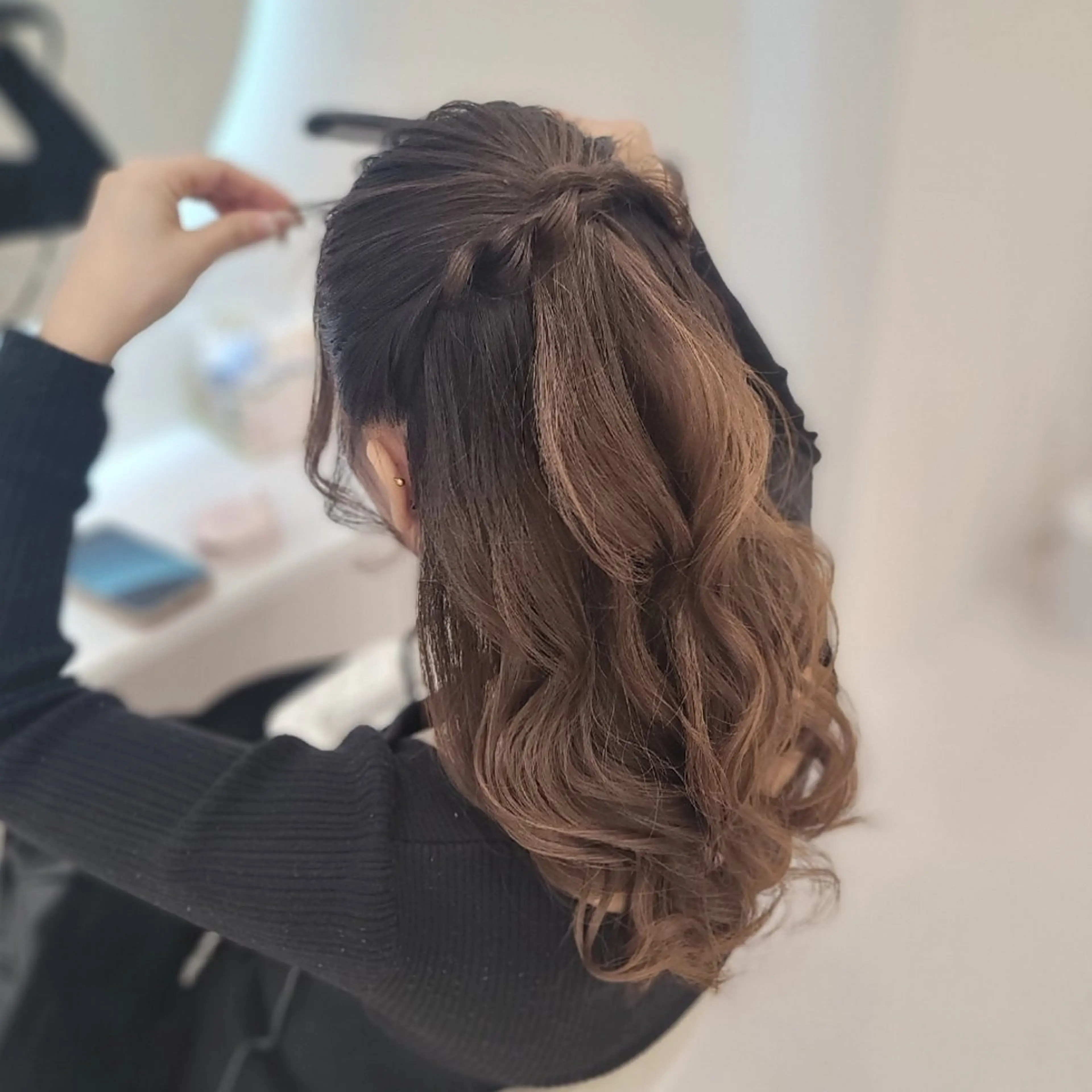 セミロング ヘアアレンジ ハーフアップ ヘアセット 渥美 寿美翔のヘアスタイル