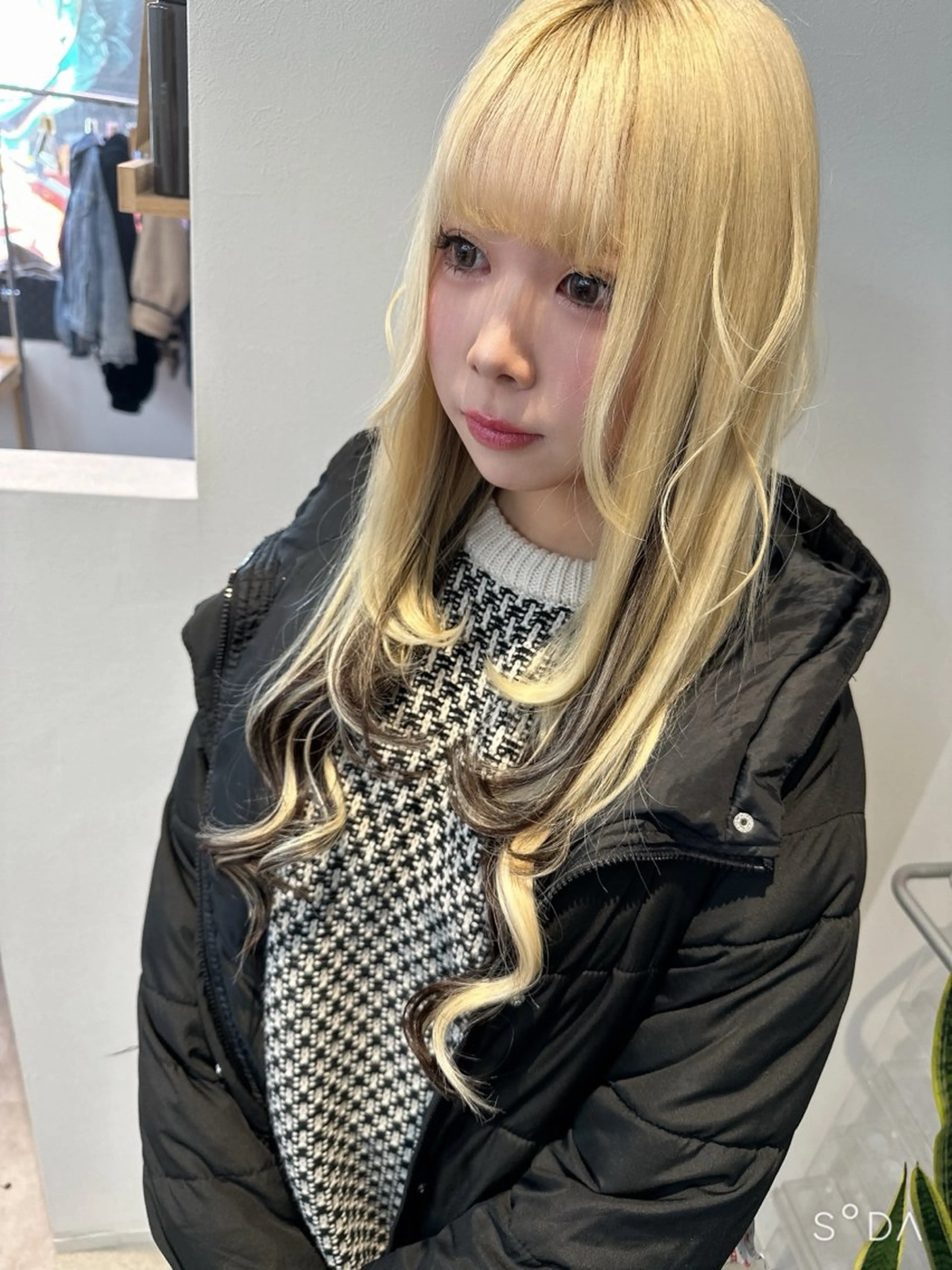 ロング 奥本 侑 ハイトーン、髪質改善のヘアスタイル