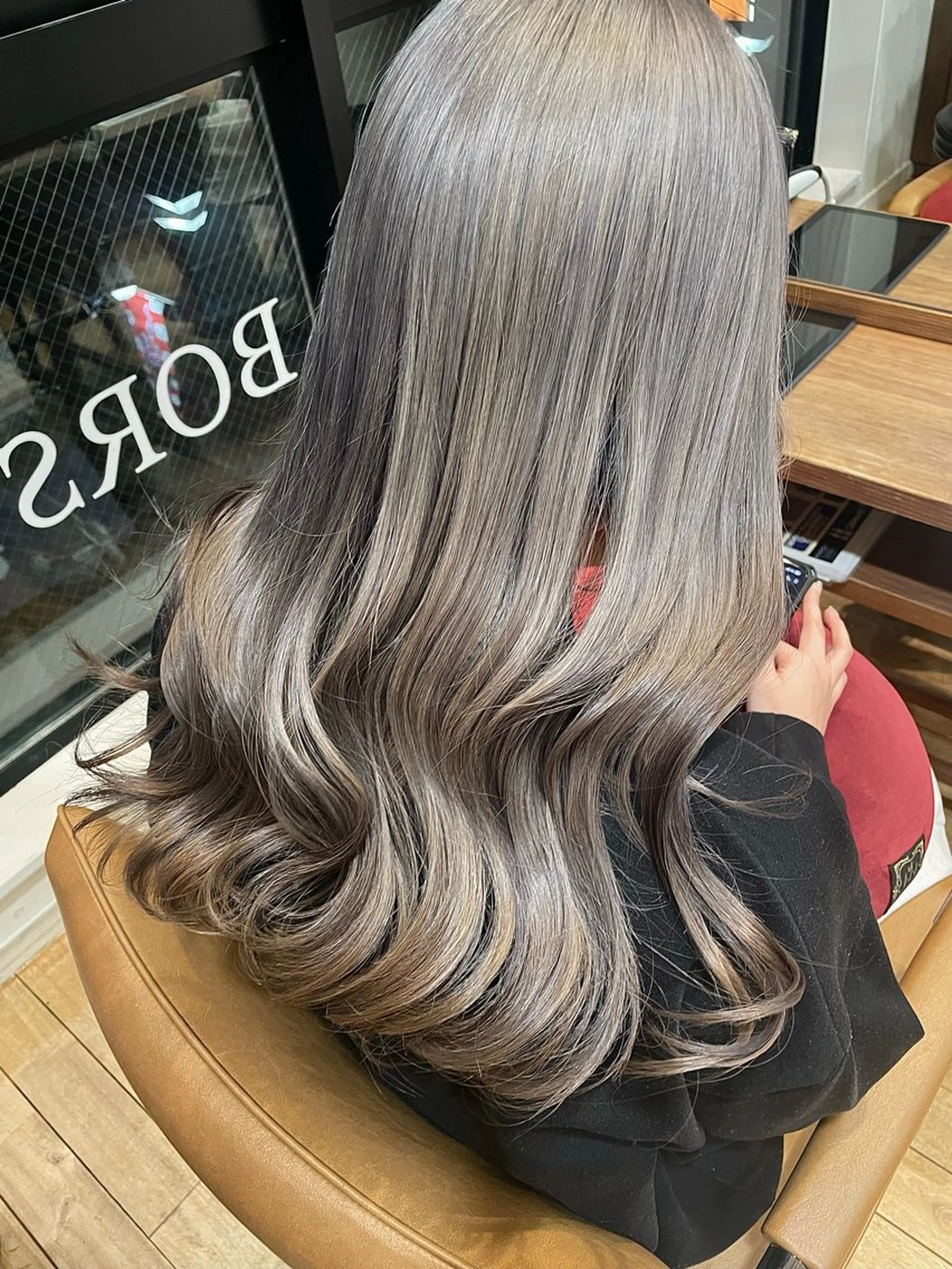 ロング カラー 羽山 笑夢のヘアスタイル