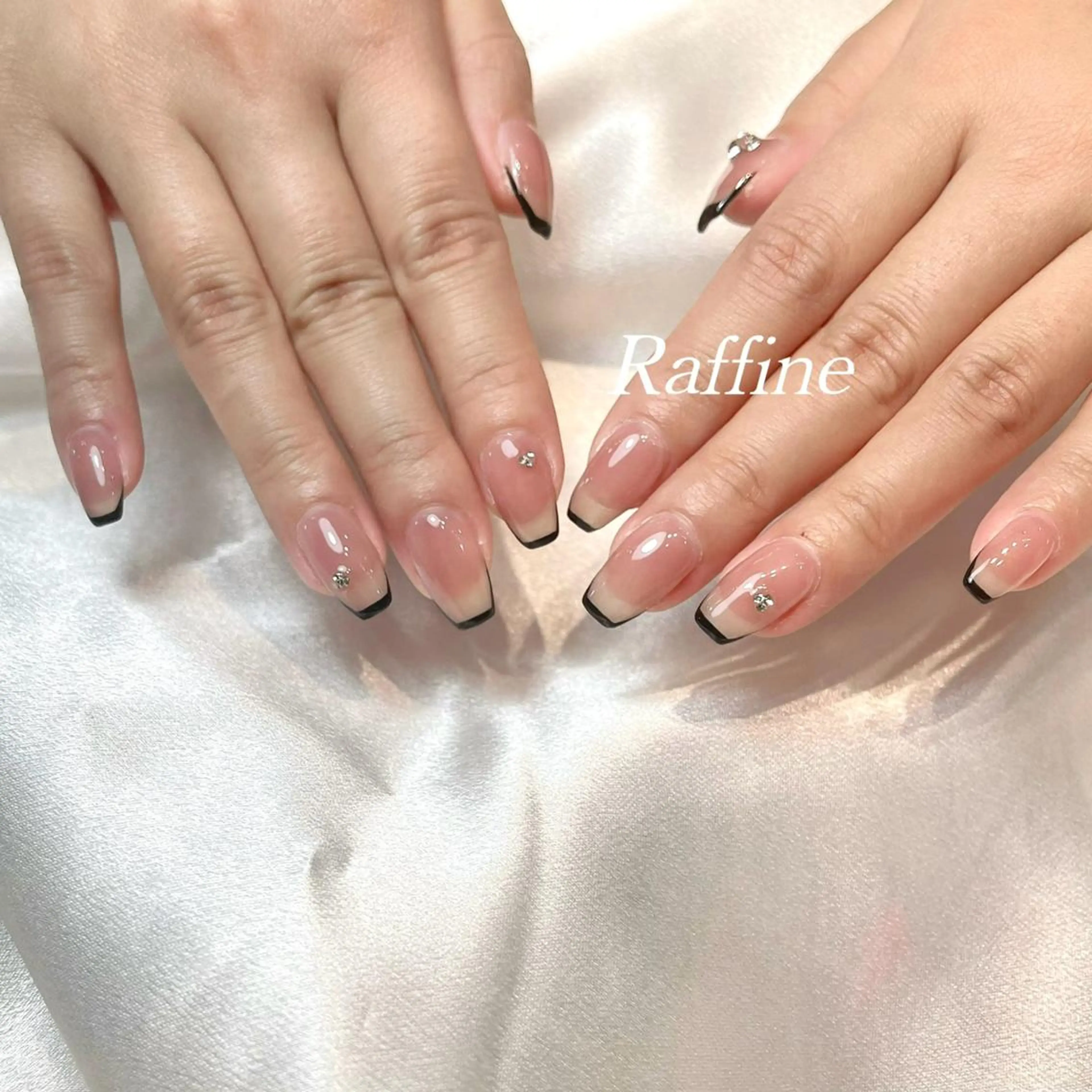 ネイル RAFFINE 月🦋🩵のネイルデザイン