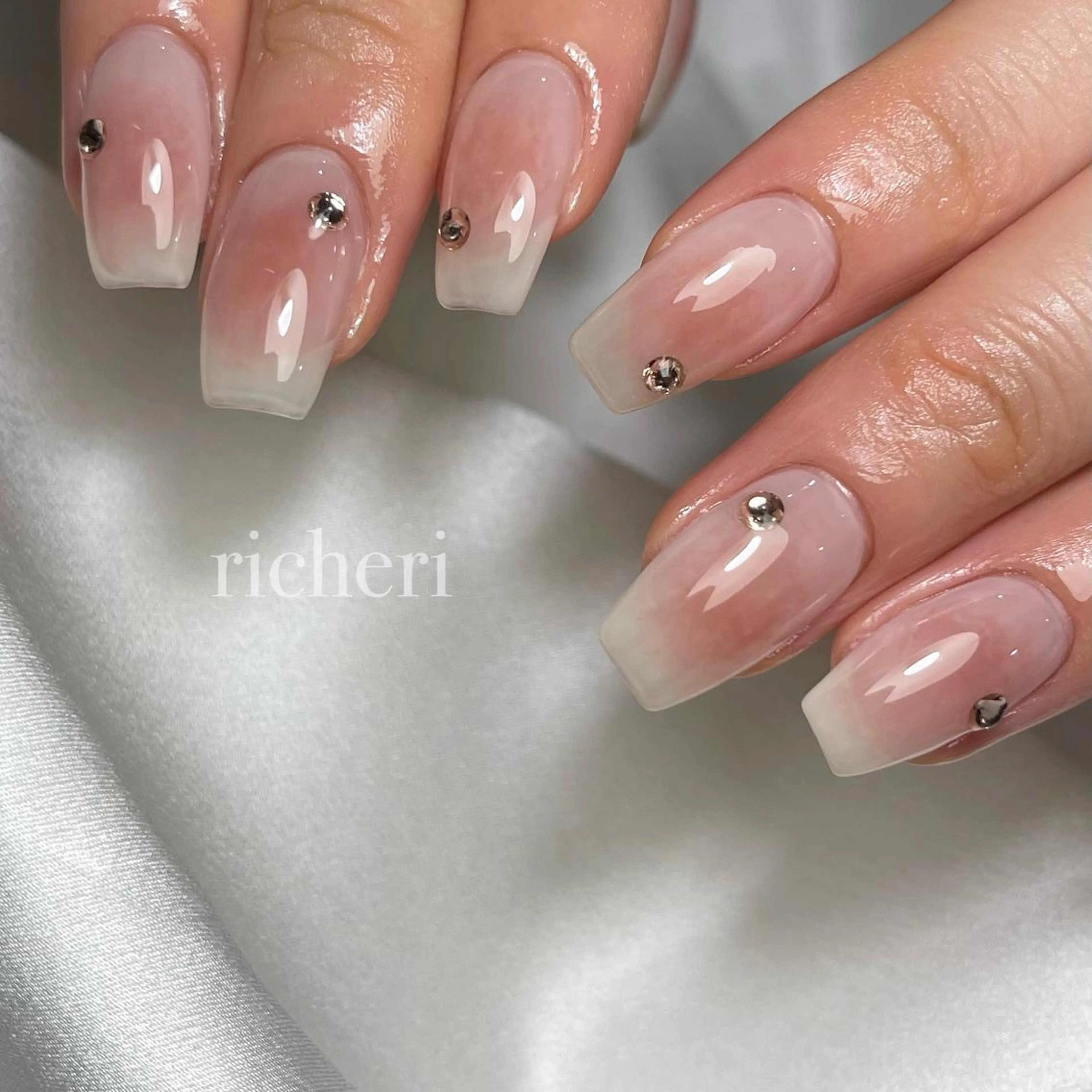 ミディアム ネイル ハンドネイル richeri beautyのエステ・リラクイメージ