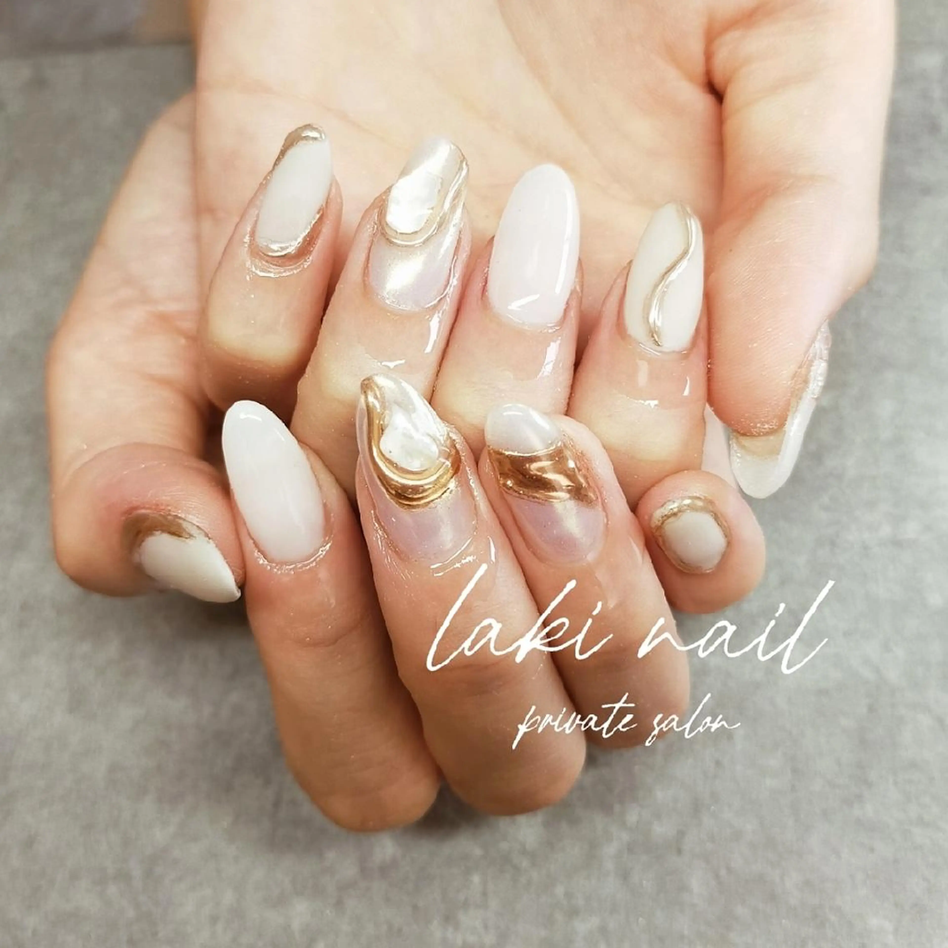 ネイル フレンチネイル ゴールド ミラーネイル ニュアンスネイル 冬ネイル ハンドネイル by lakiのネイルデザイン