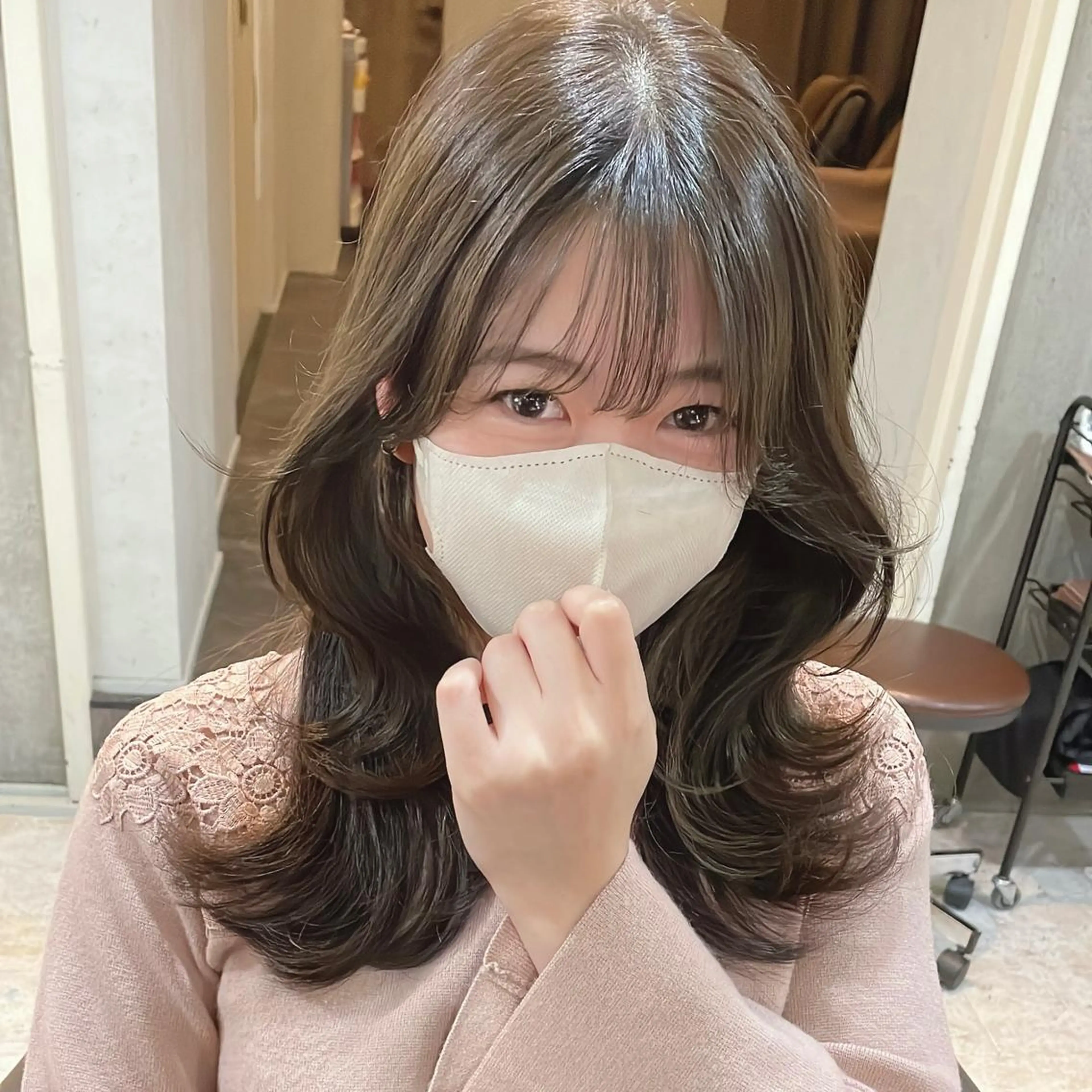 セミロング ヘアカラー トリートメント 🌹ハッシュカット、 レイヤー韓国ヘア🌹のヘアスタイル