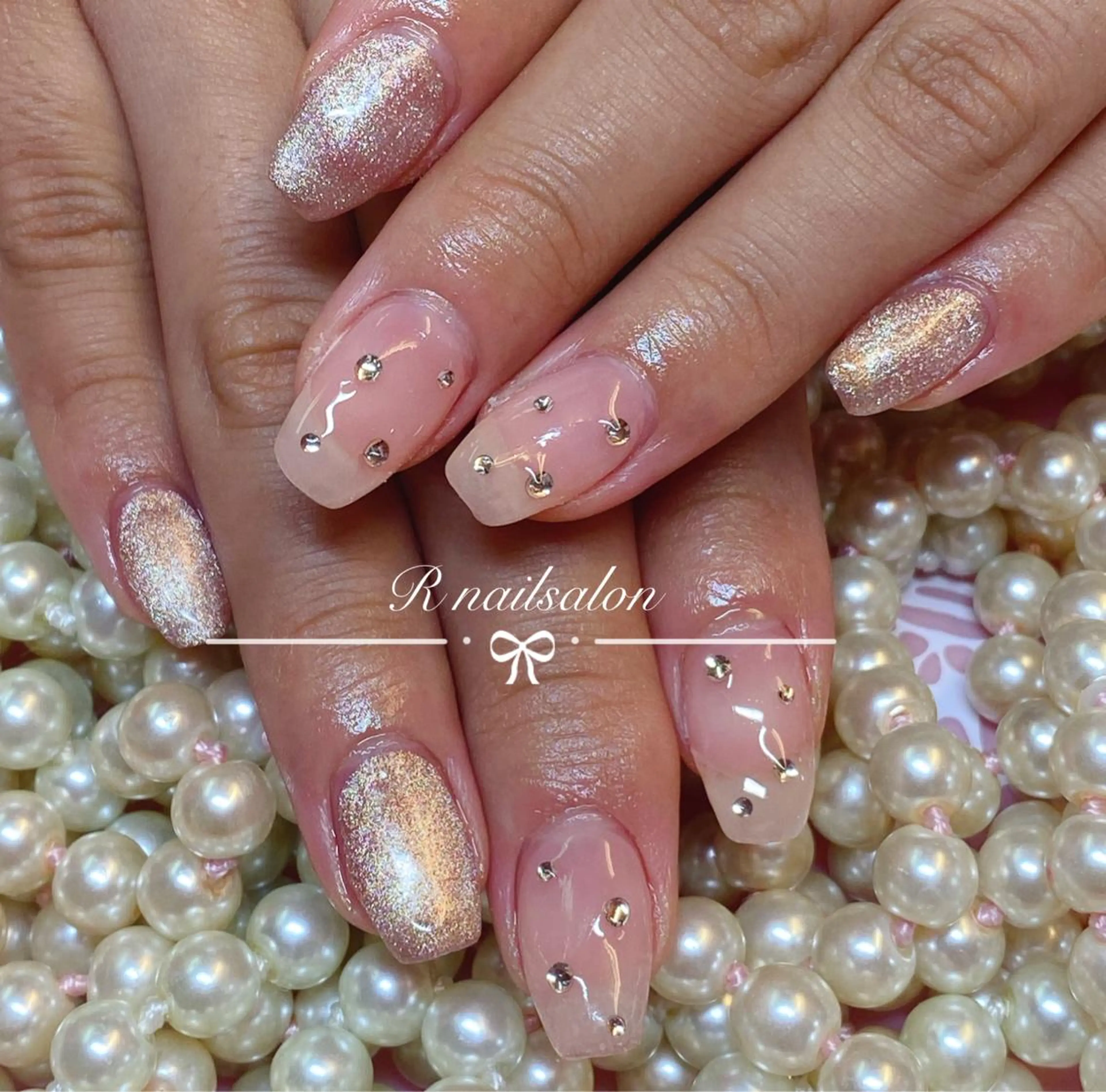 ミディアム R NAILSALONのネイルデザイン