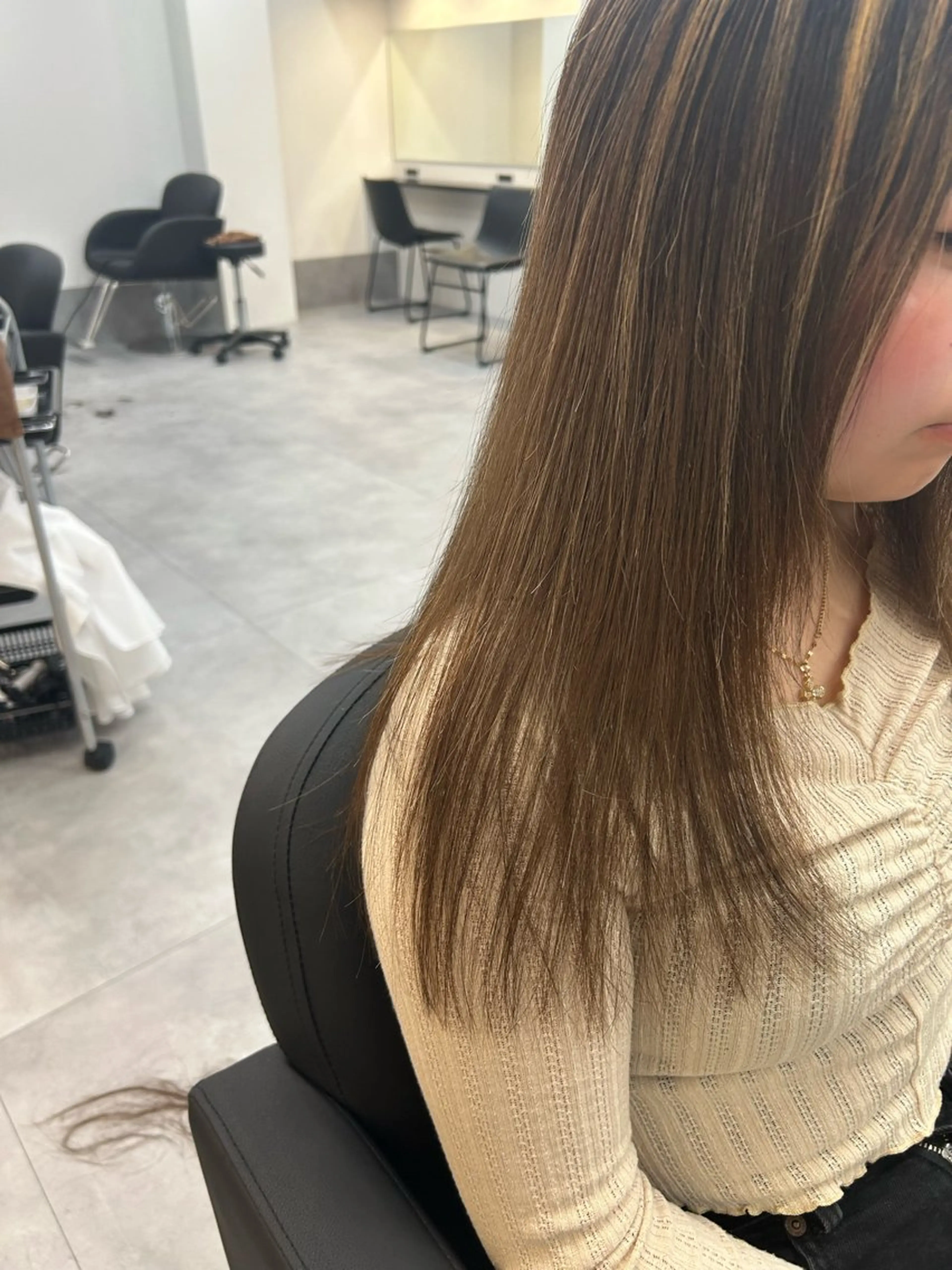 ロング 善財 康葵のヘアスタイル