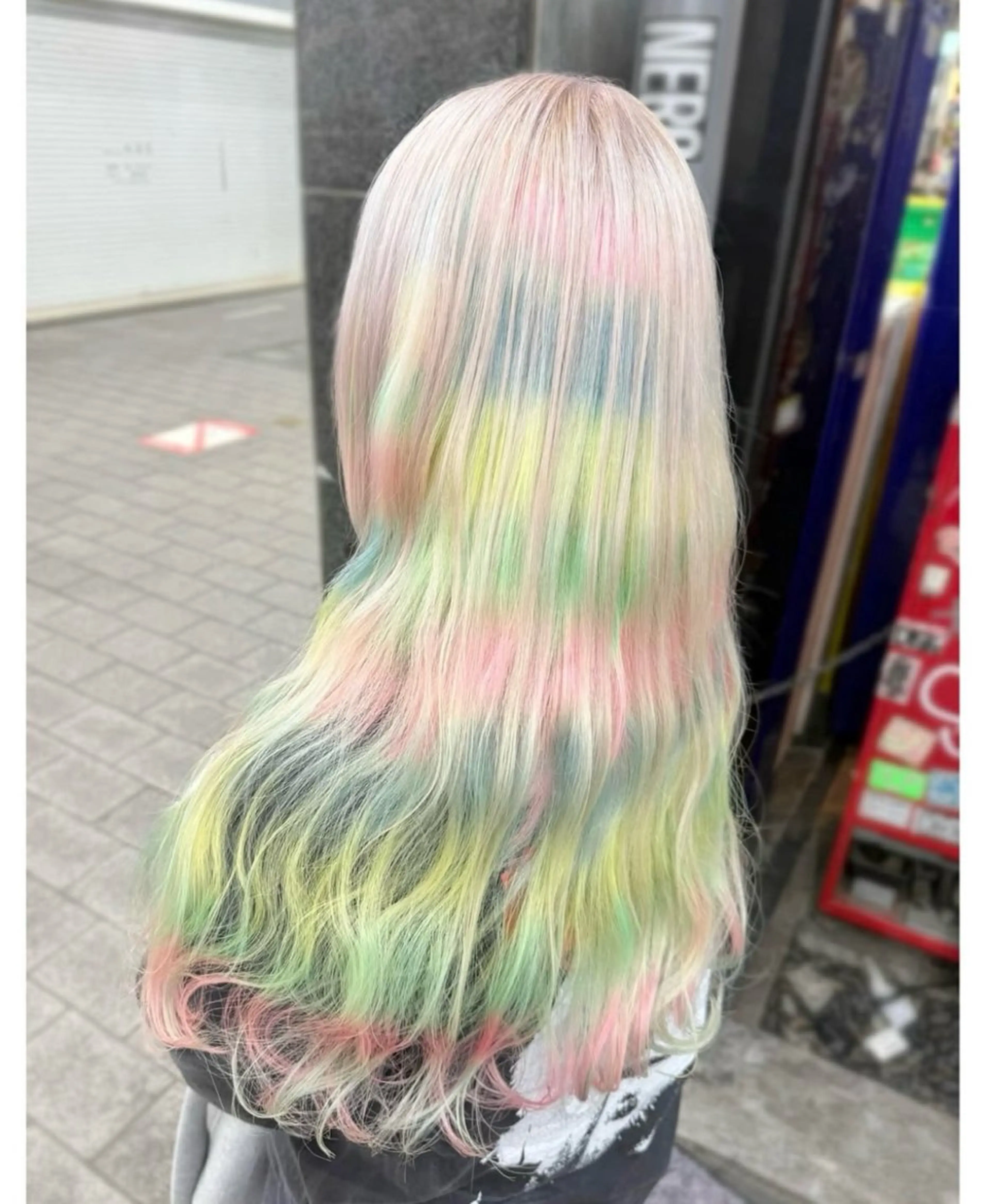 セミロング カラー ユニコーンカラー ヘアカラー GARU-ガル-所属・TSUNO🦖 派手髪/オタク美容師のヘアスタイル