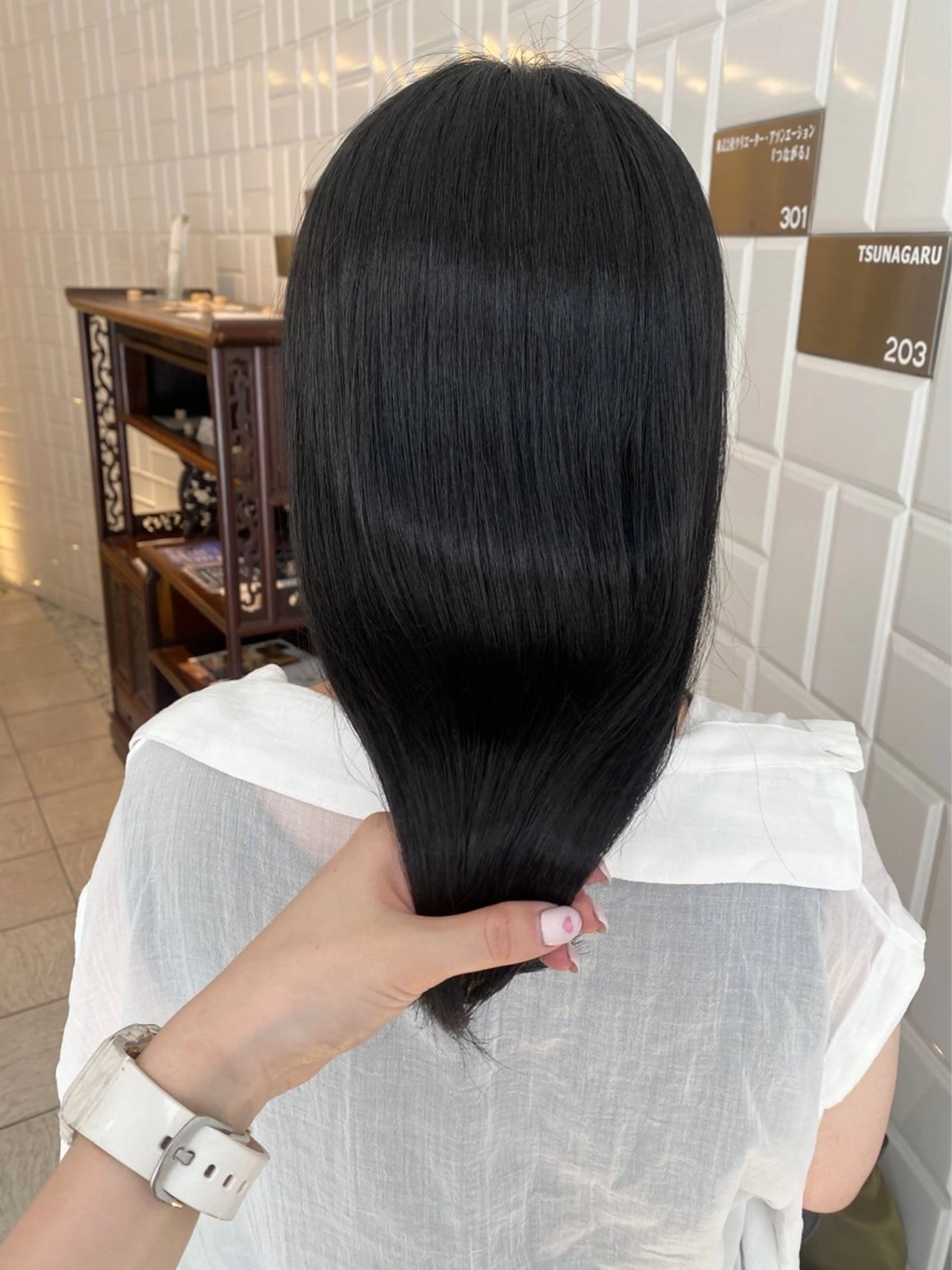 ロング カラー 黒髪 ブルーカラー ブルーブラック カット ヘアカラー アオイ🩵暖色 /まろやかカラーのヘアスタイル