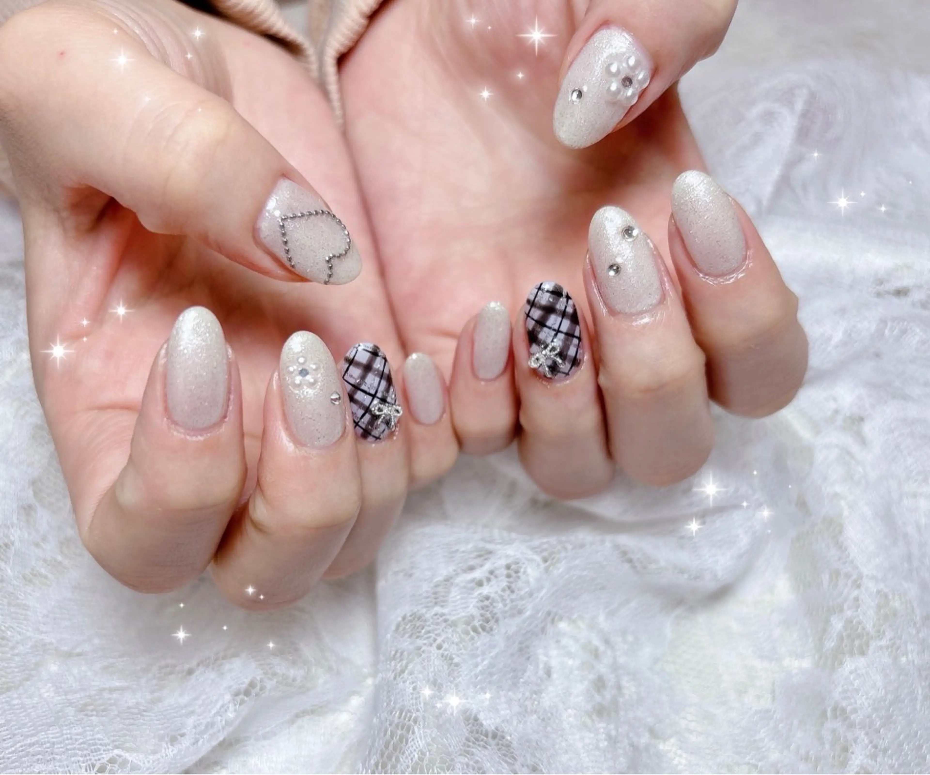 ネイル アートネイル キラキラネイル ホワイト ハンドネイル FLARE NAIL フレアネイルのネイルデザイン
