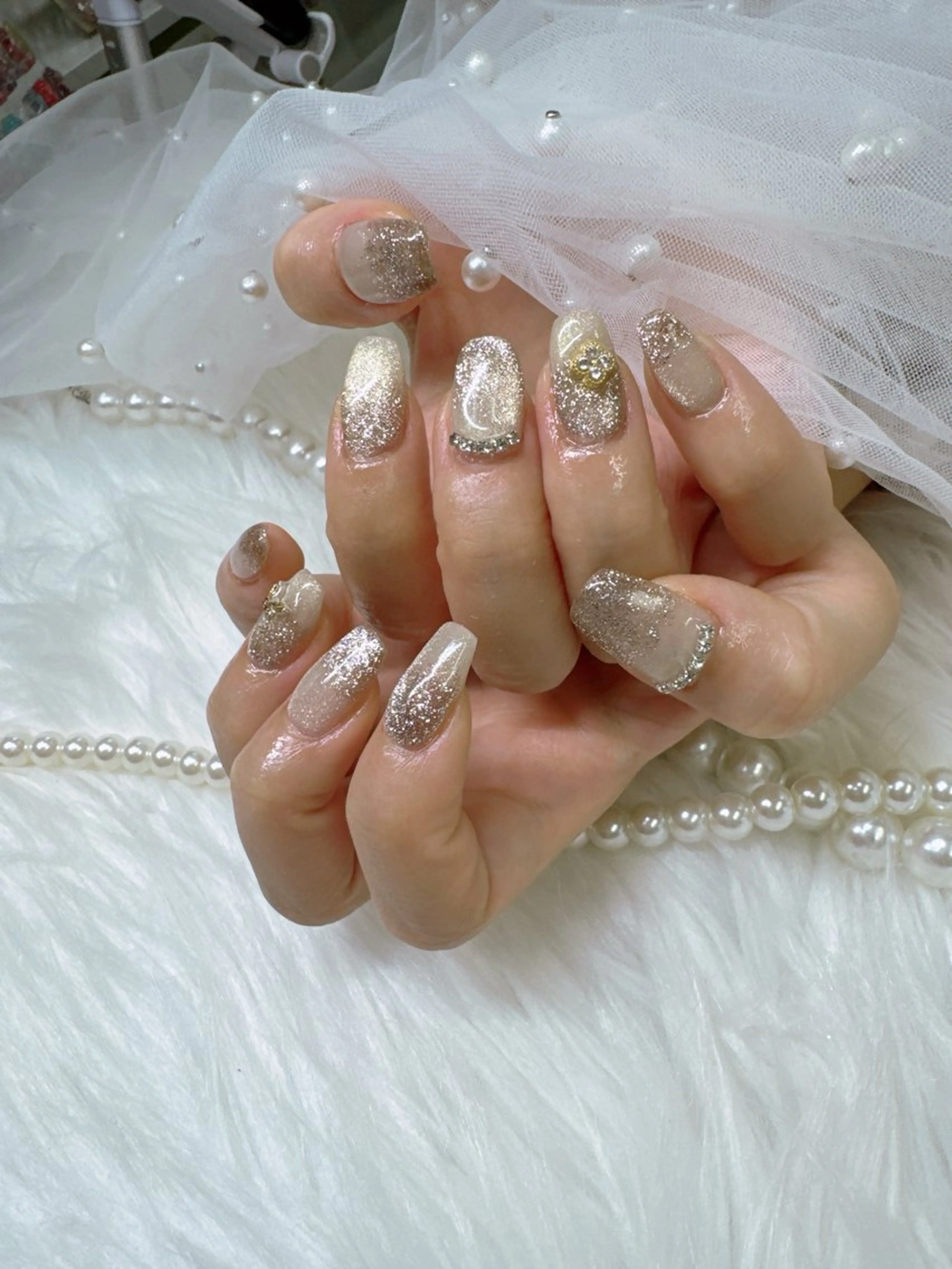 ネイル ボルドー 長さ出し ジェルネイル キラキラネイル ロングネイル ハンドネイル クイーンズネイル銀座所属・Queeens nailのネイルデザイン