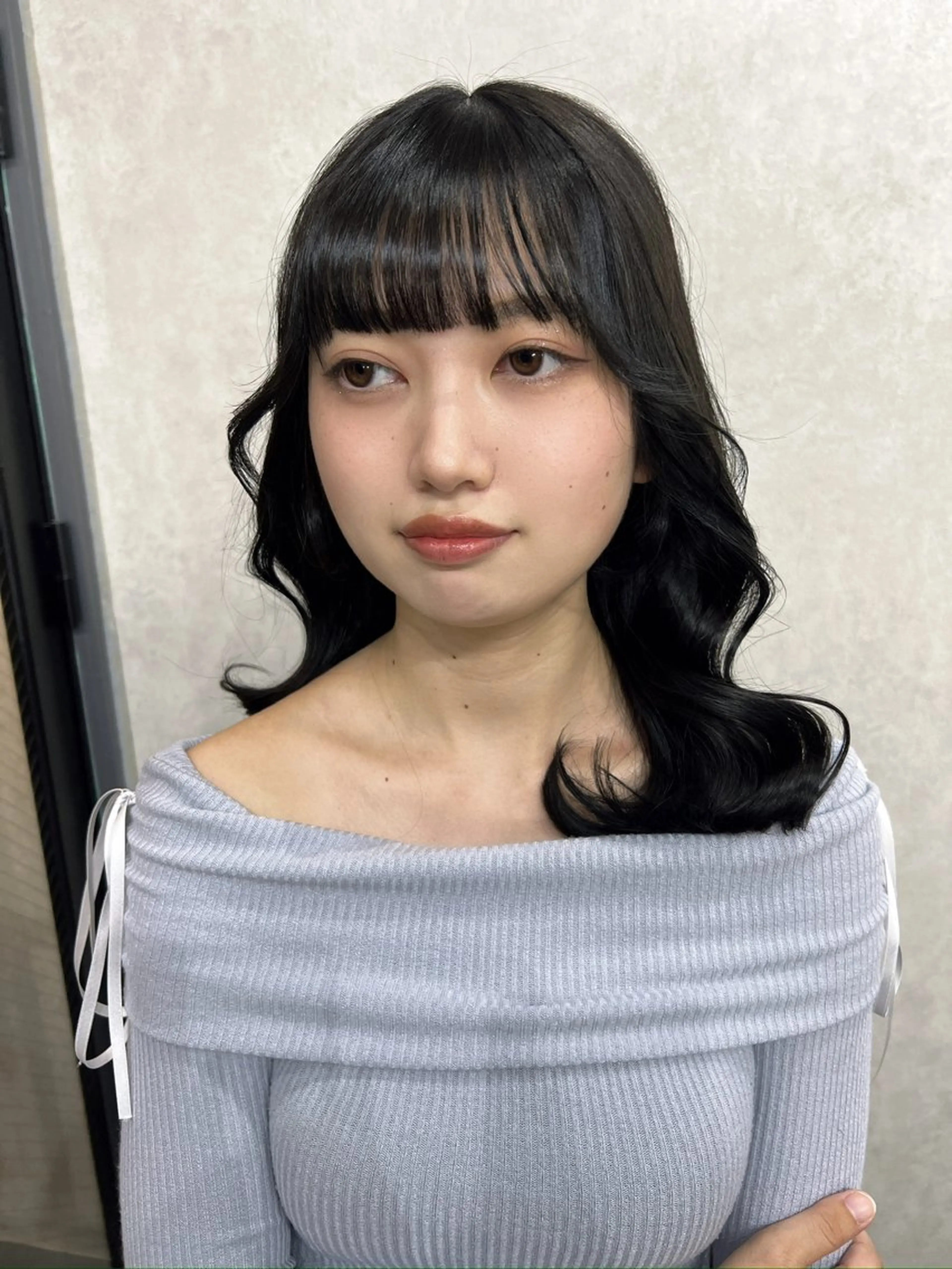 ミディアム カット ヘアカラー トリートメント maya レイヤーカットのヘアスタイル