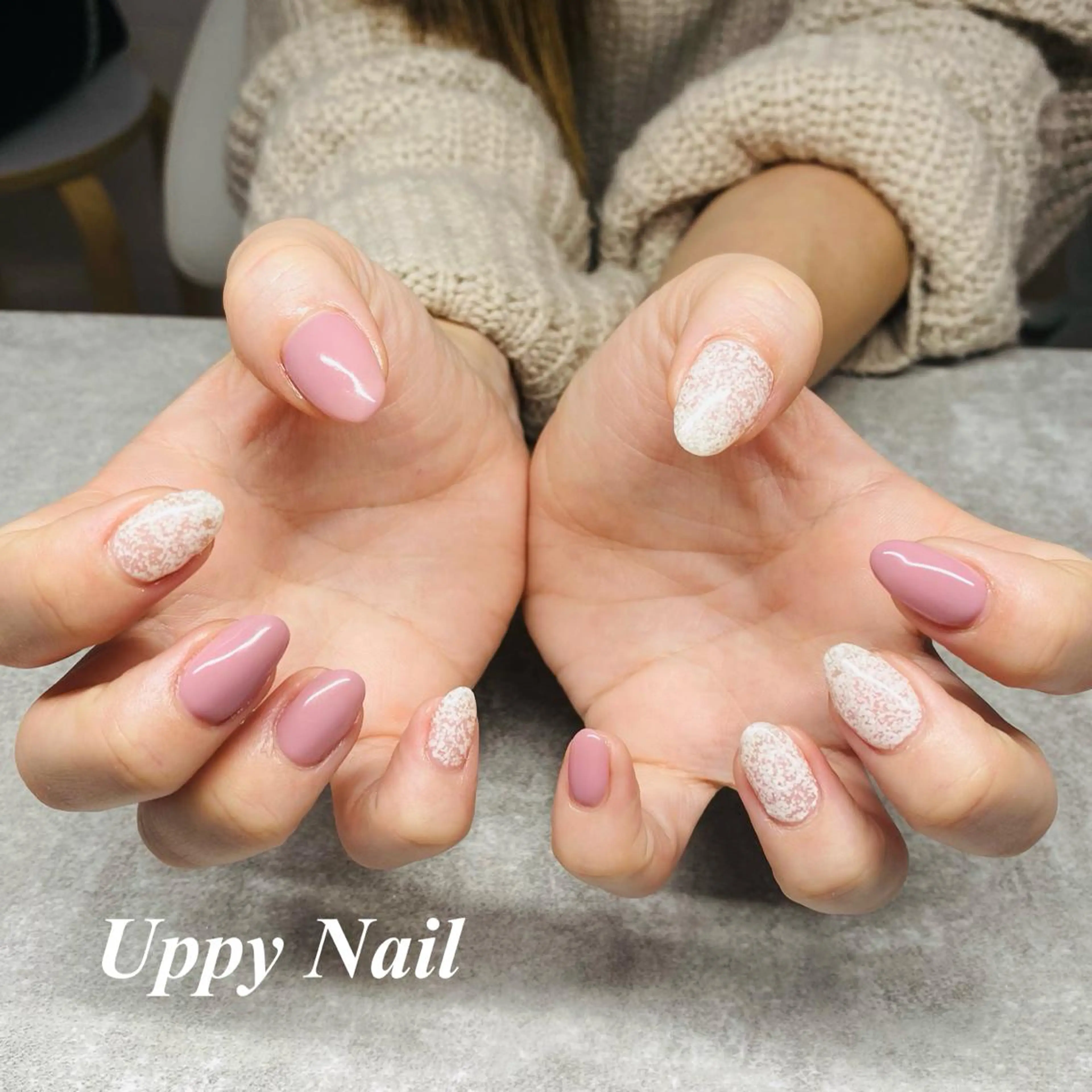 ネイル ワンカラーネイル ピンク シンプルネイル ホワイト ハンドネイル Uppy Nail ukyoのネイルデザイン