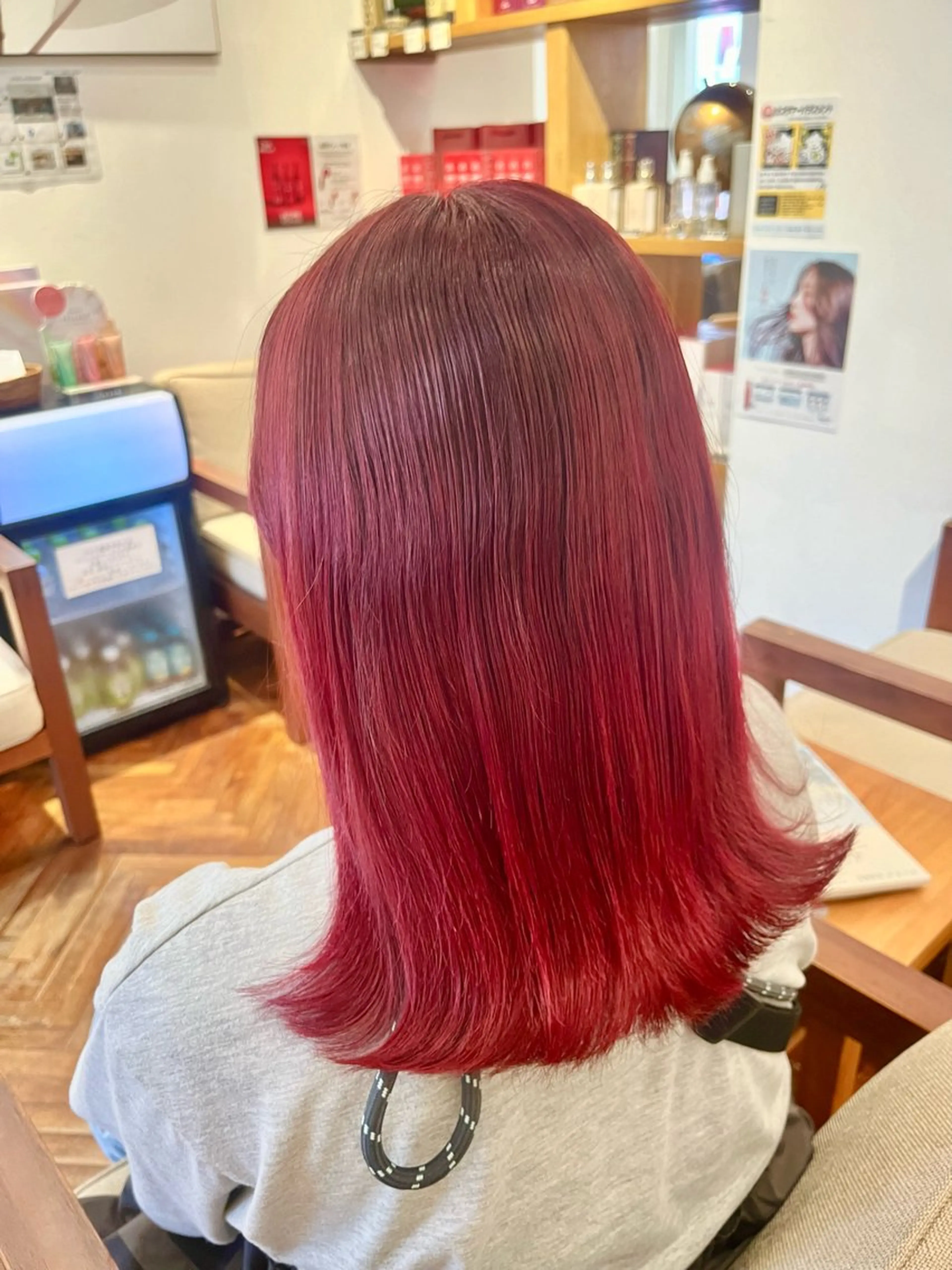 ミディアム カラー ブリーチ イヤリングカラー イルミナカラー ブリーチなしカラー ボブ カット ヘアカラー 秋山知穂🌸縮毛矯正 ショートお任せ🌸のヘアスタイル