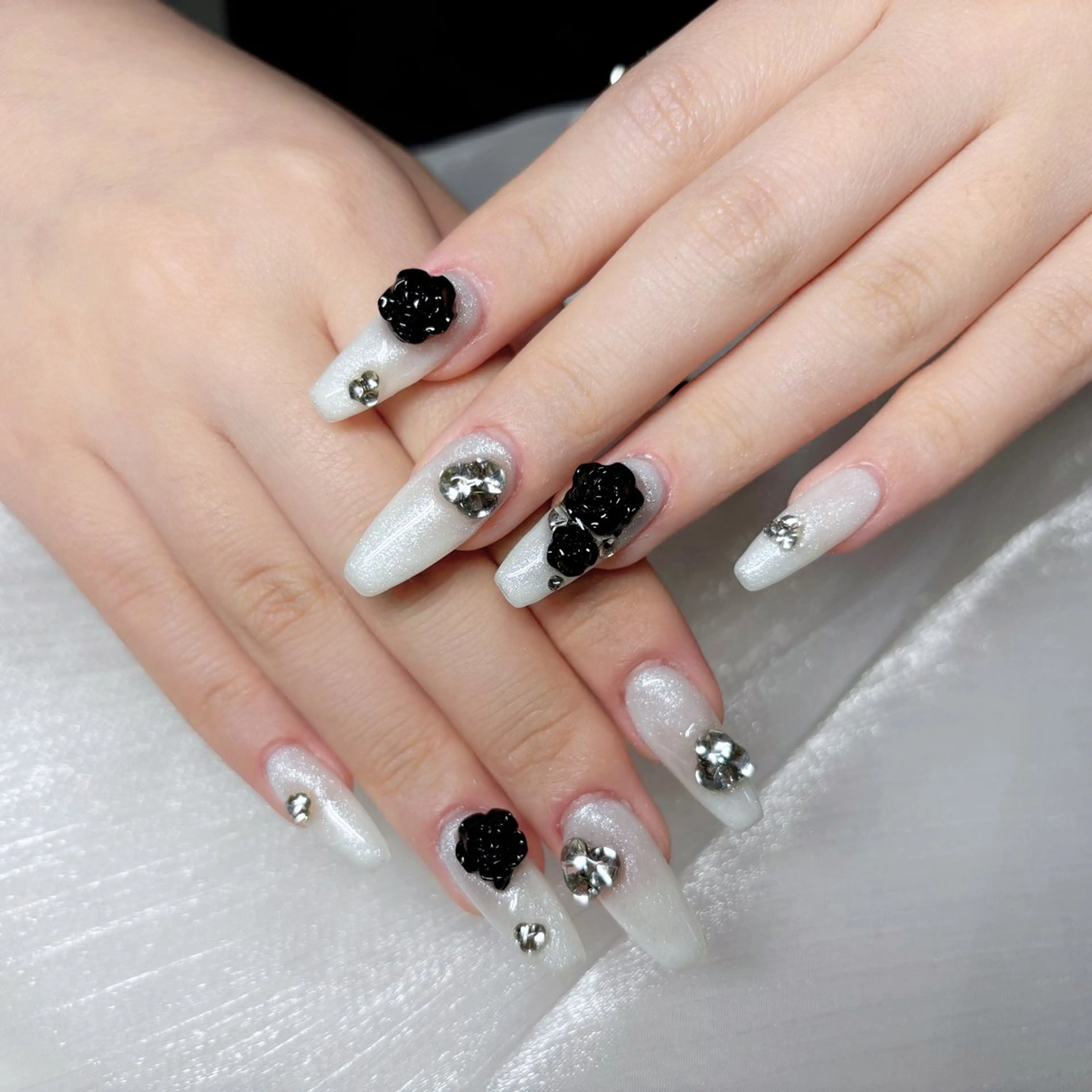 ネイル ハンドネイル H3 Nail Tsuki🦋💙のネイルデザイン