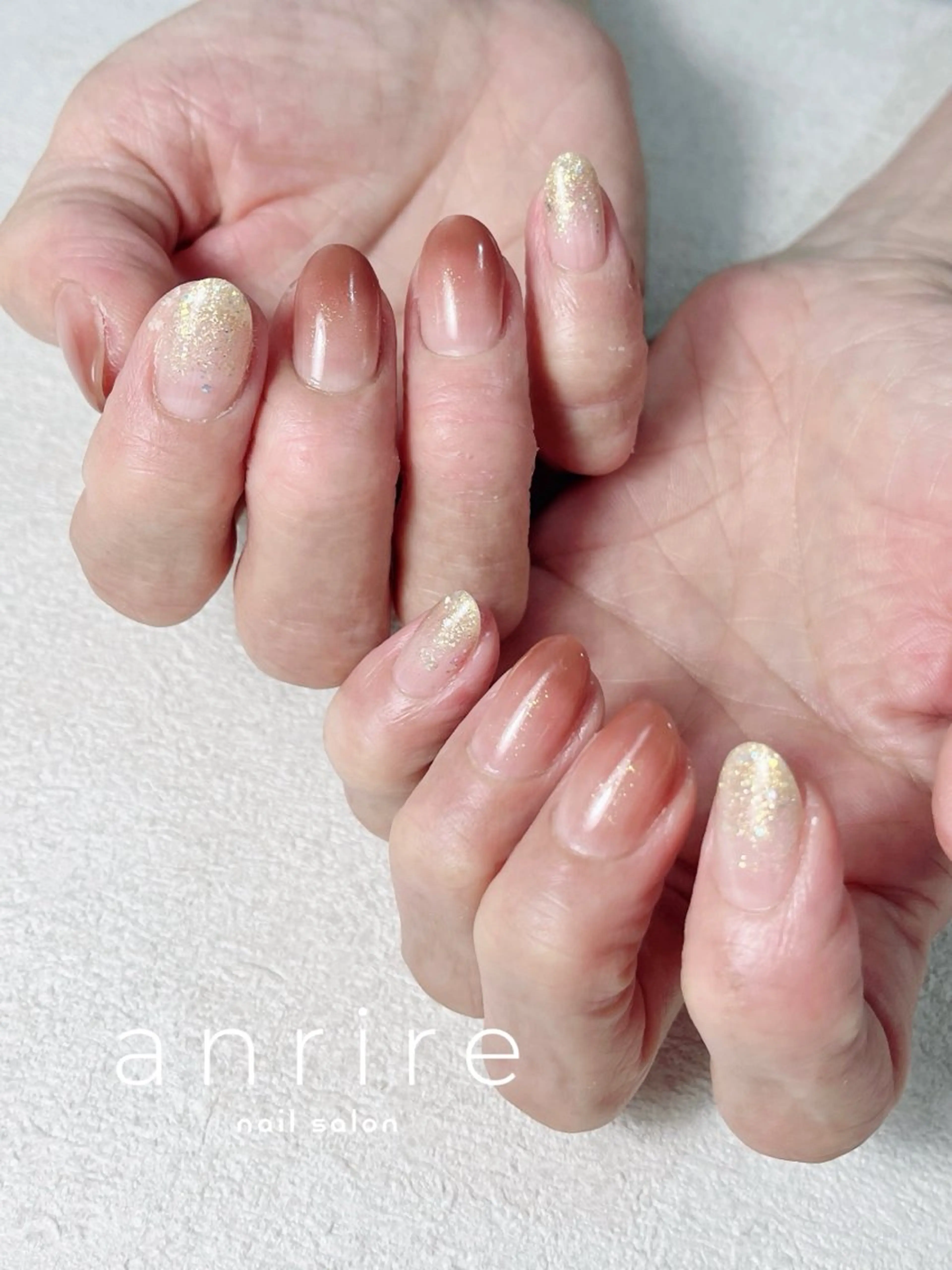 ネイル ブラウン ジェルネイル ゴールド グラデーション キラキラネイル ハンドネイル nail salon anrire〜アンリール〜所属・nailsalon anrireのネイルデザイン
