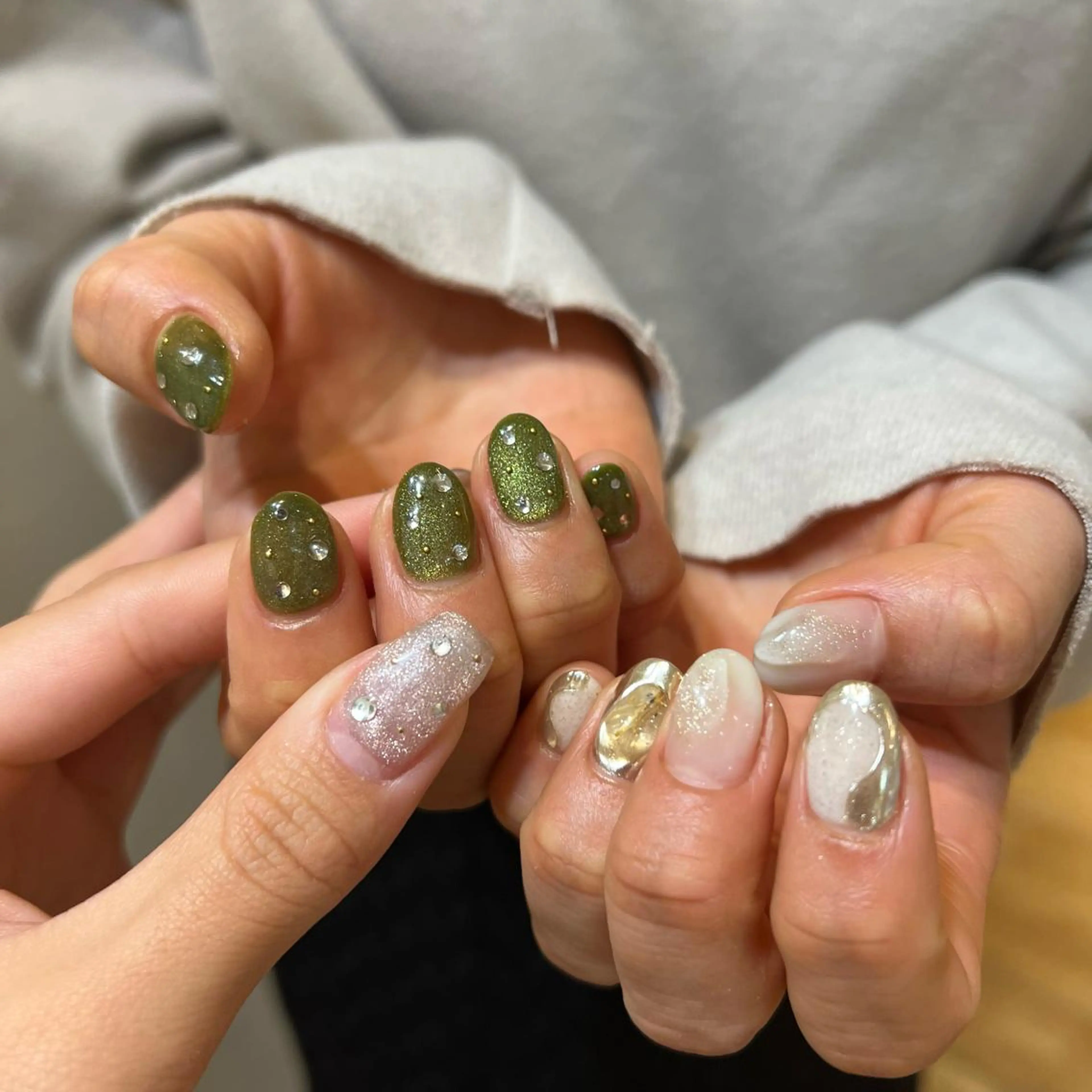 ネイル マグネットネイル おそろいネイル ストーンネイル 鈴木 まゆのネイルデザイン