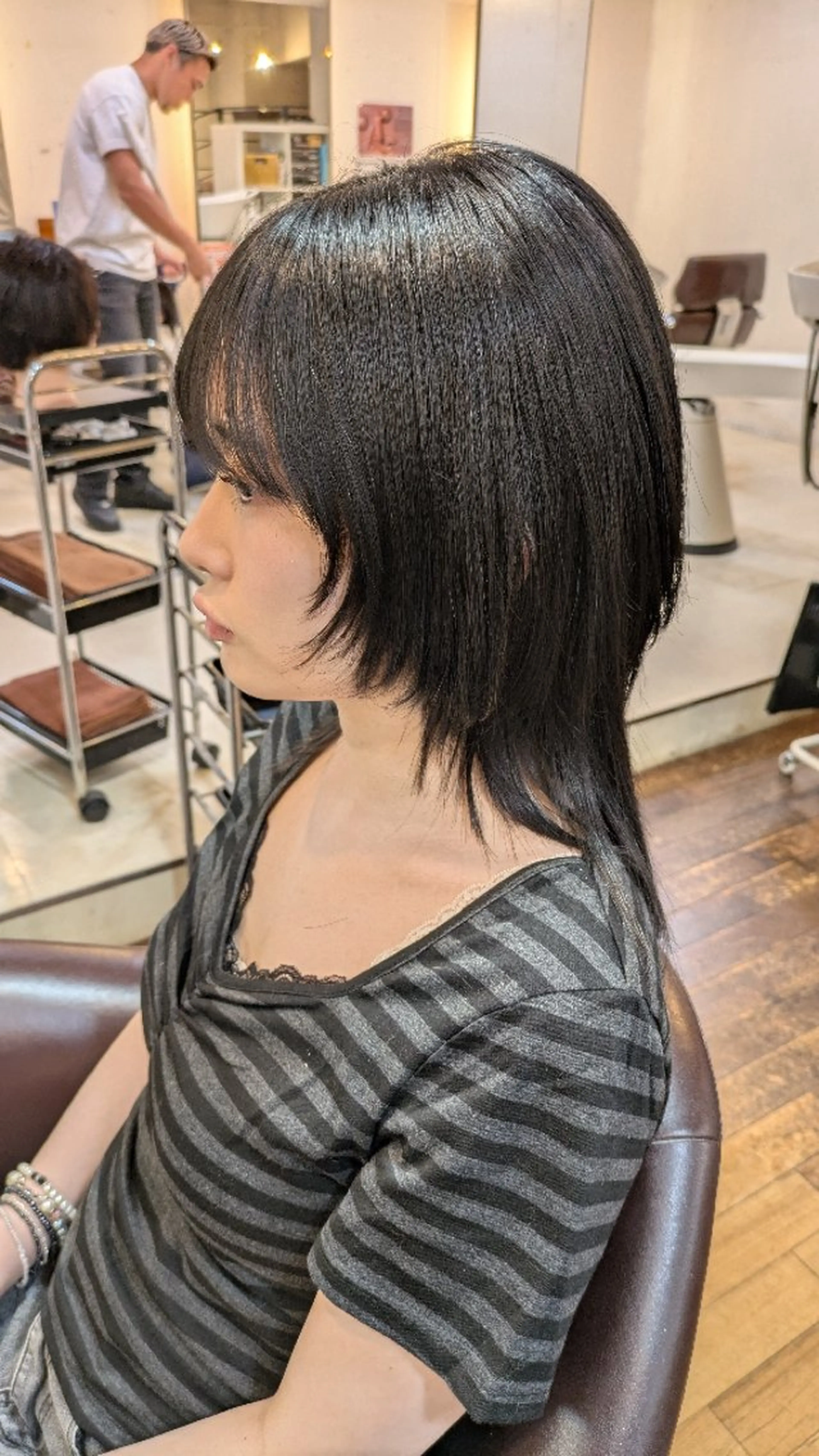 ミディアム 小顔カット ウルフカット Mars soleil 宝塚駅駅前店所属・浅井 琴音のヘアスタイル