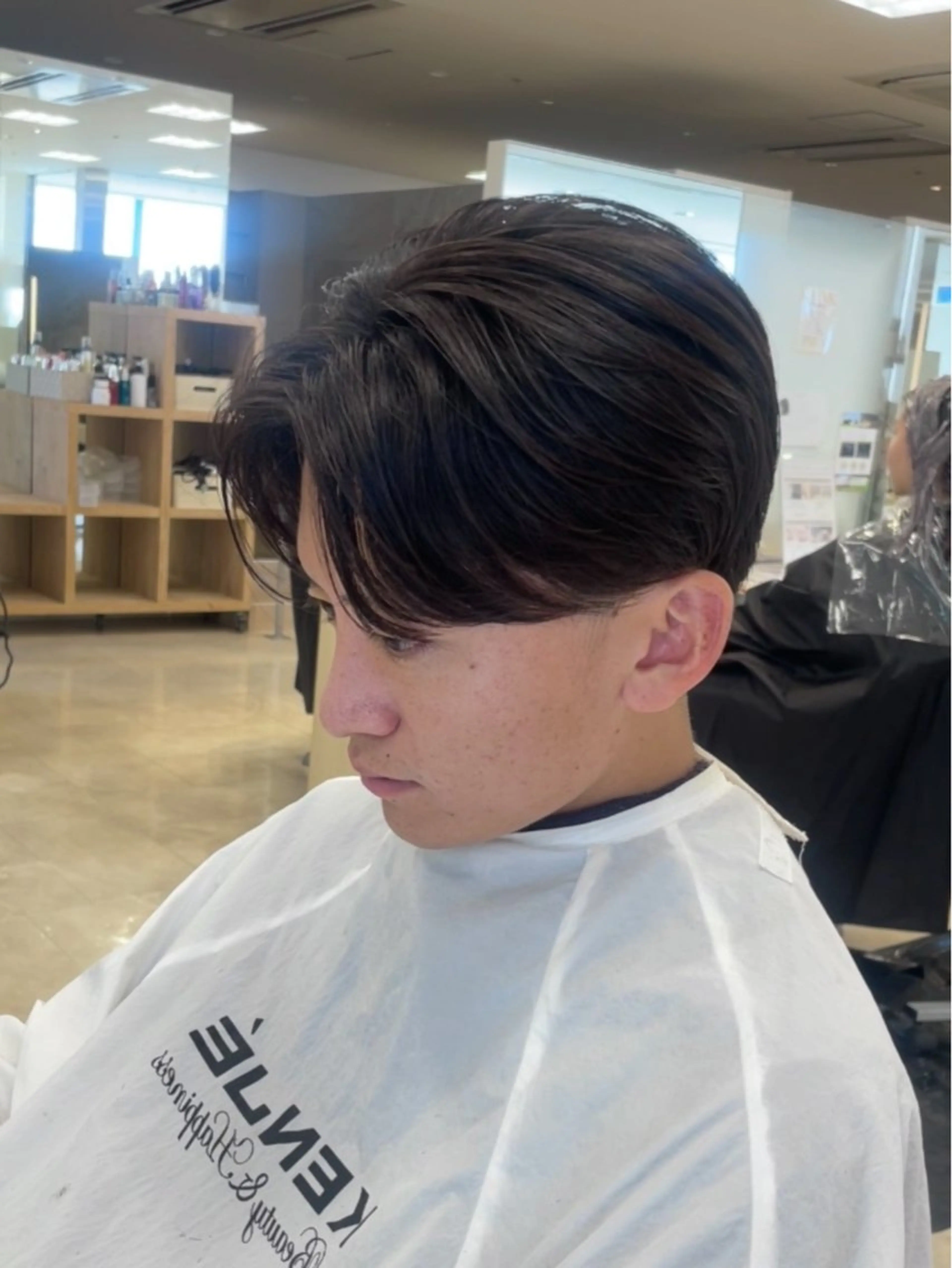 メンズ センターパート職人 ‪✂︎‬ トモキのヘアスタイル