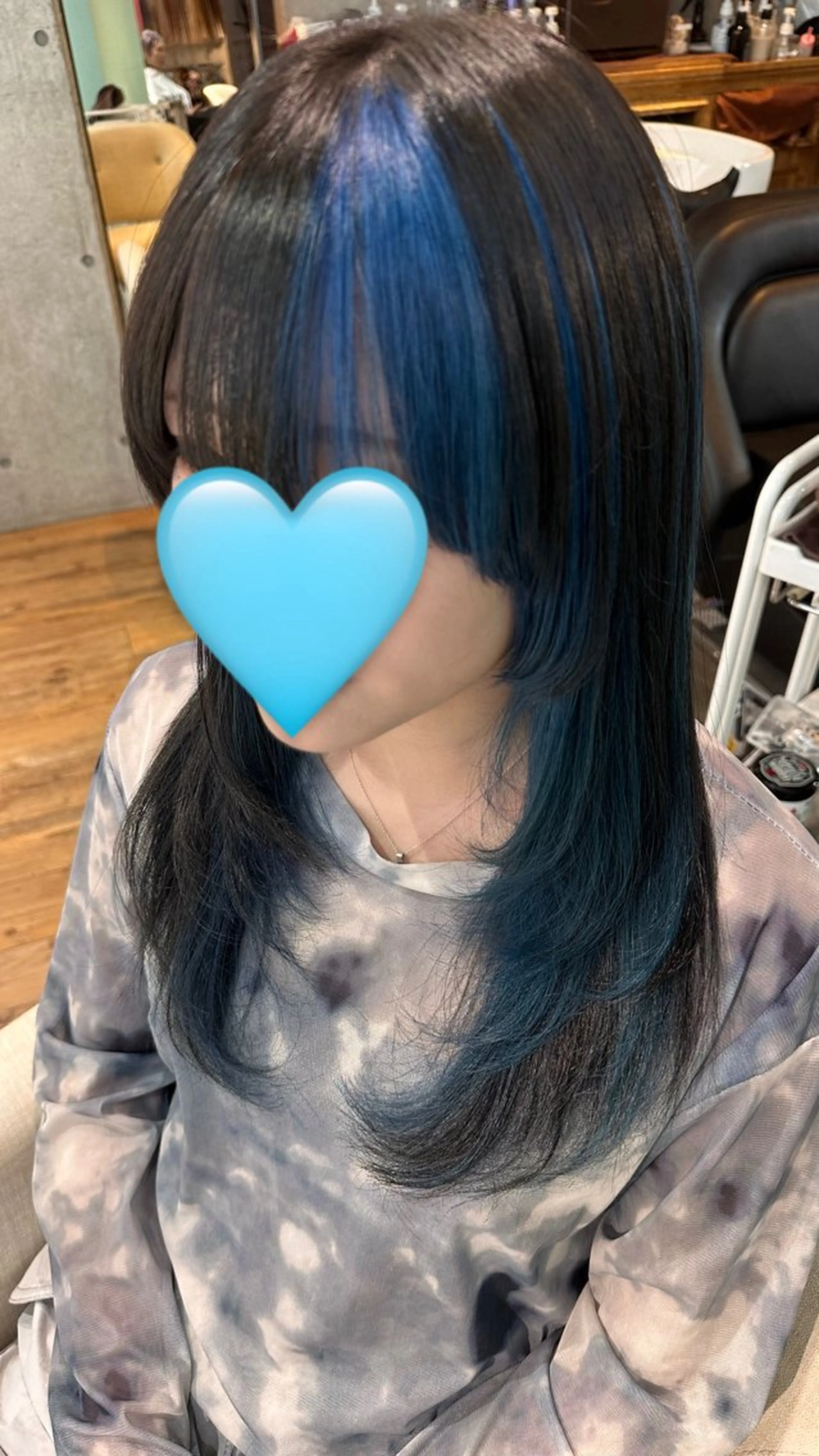 ミディアム カラー 黒髪 ブルーカラー ブルーブラック インナーカラー レイヤーカット ヘアカラー トリートメント 🧸プルエクステ❤︎ ネイルKAO🧸のヘアスタイル