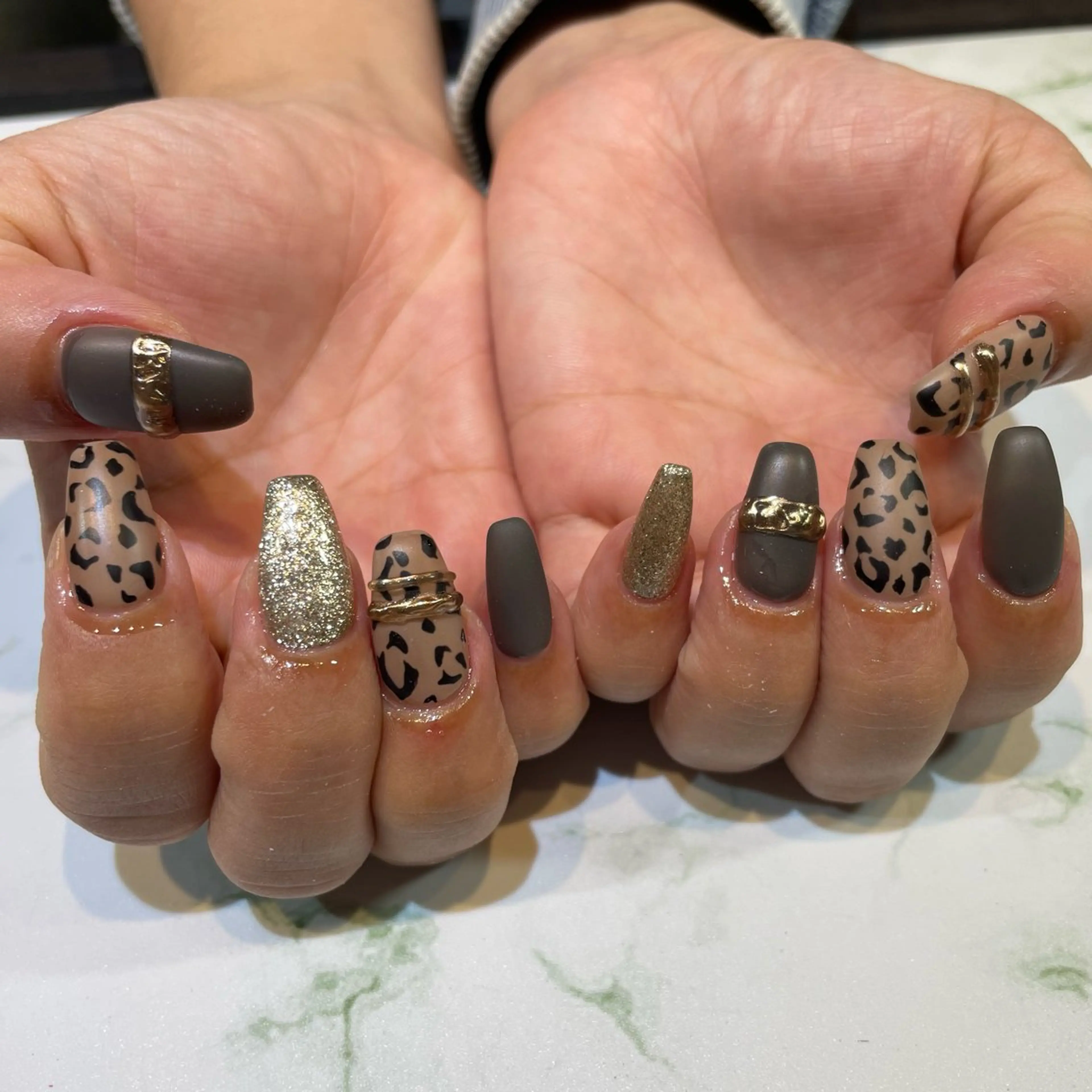 ネイル アニマル柄 フラッシュネイル フットネイル ジェルネイル マグネットネイル ハンドネイル 糀屋 彩奈のネイルデザイン