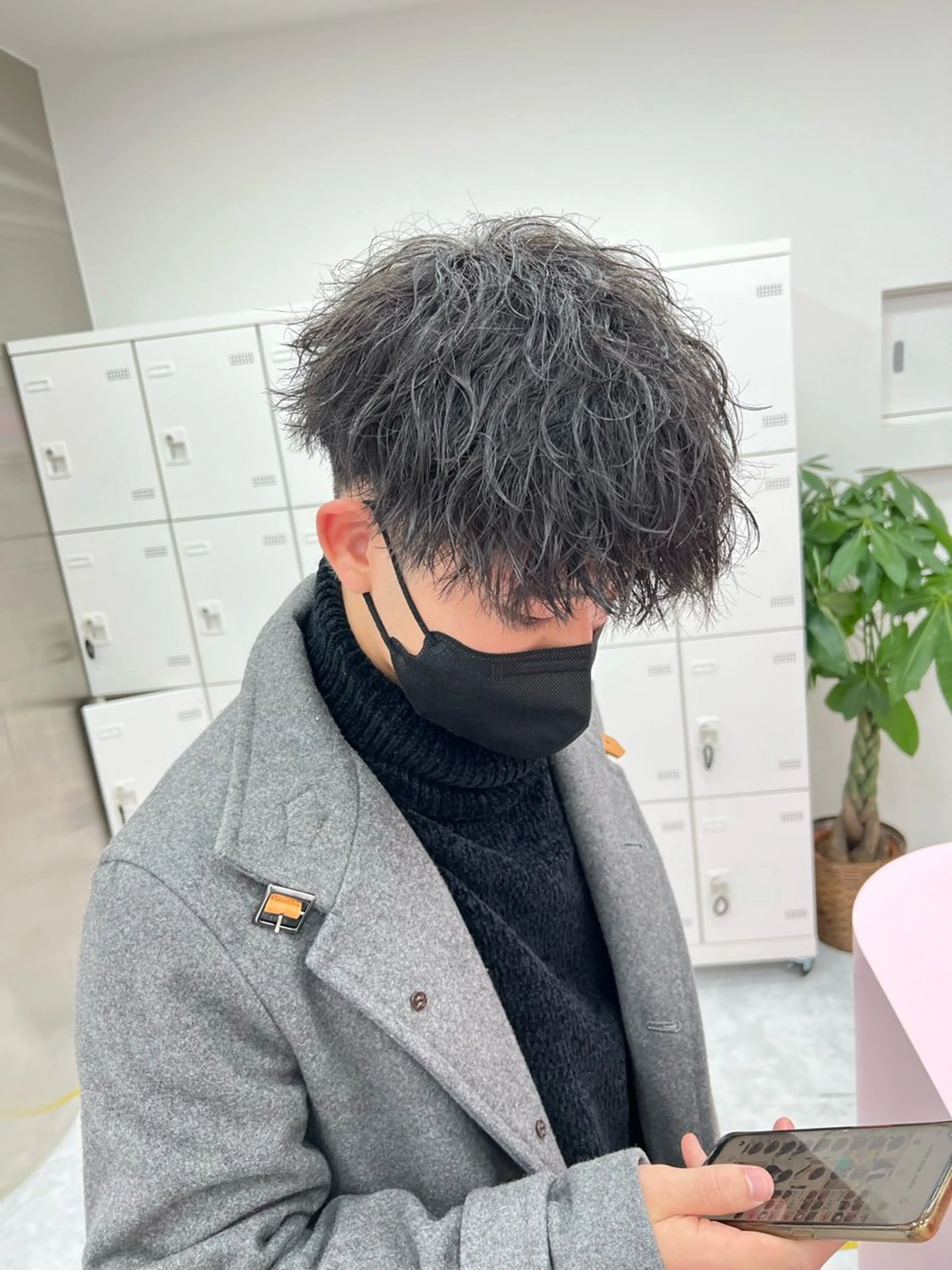 ミディアム パーマ メンズ ミディアムパーマ センターパート メンズ韓国風 韓国マッシュ マッシュウルフ カット ヘアカラー トリートメント ヘッドスパ ヘアセット トレンド/レイヤー うる艶🪞CANDYのヘアスタイル