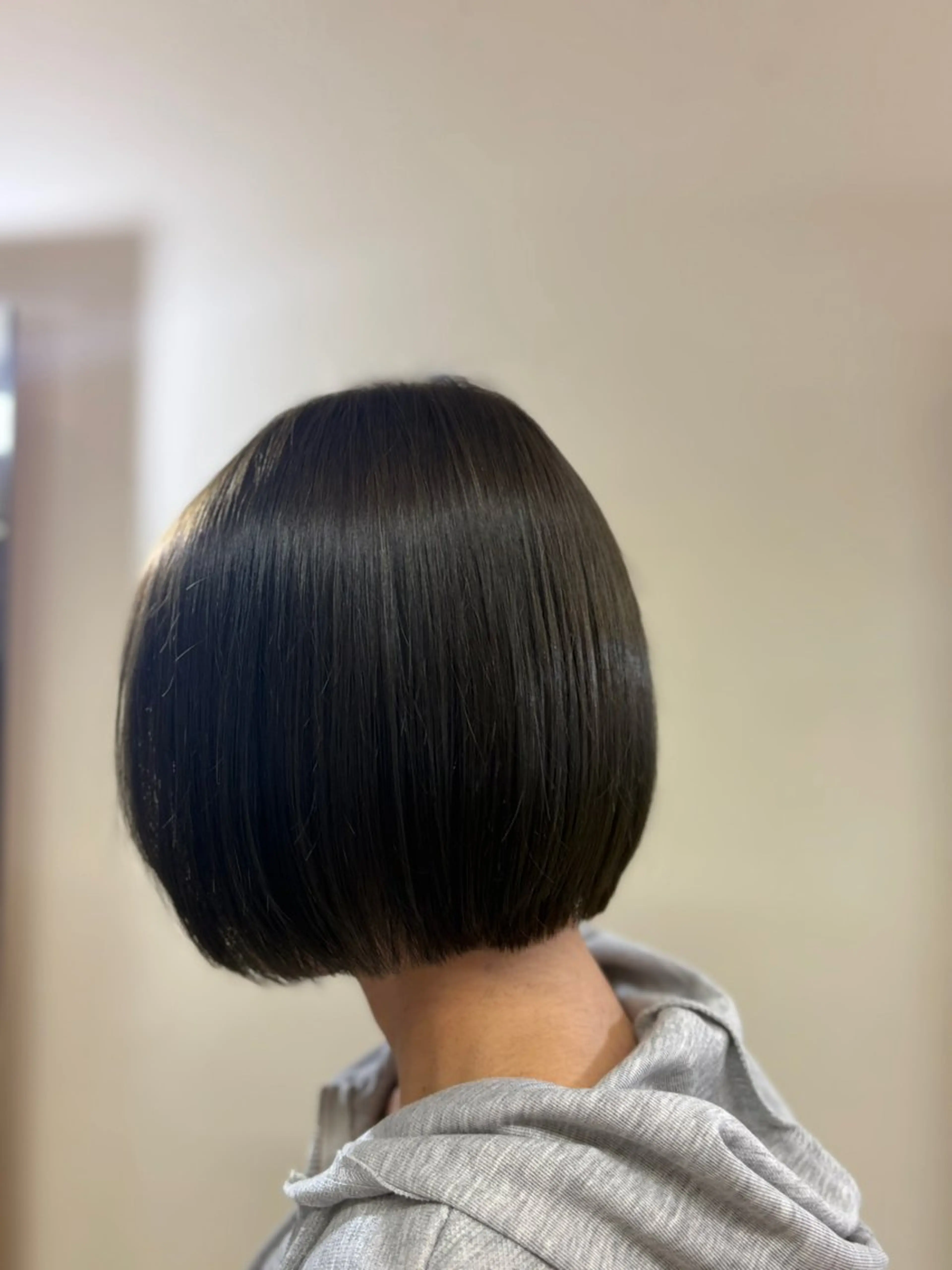 ショート カット ヘアカラー エムスラッシュ本牧所属・片岡 未優のヘアスタイル