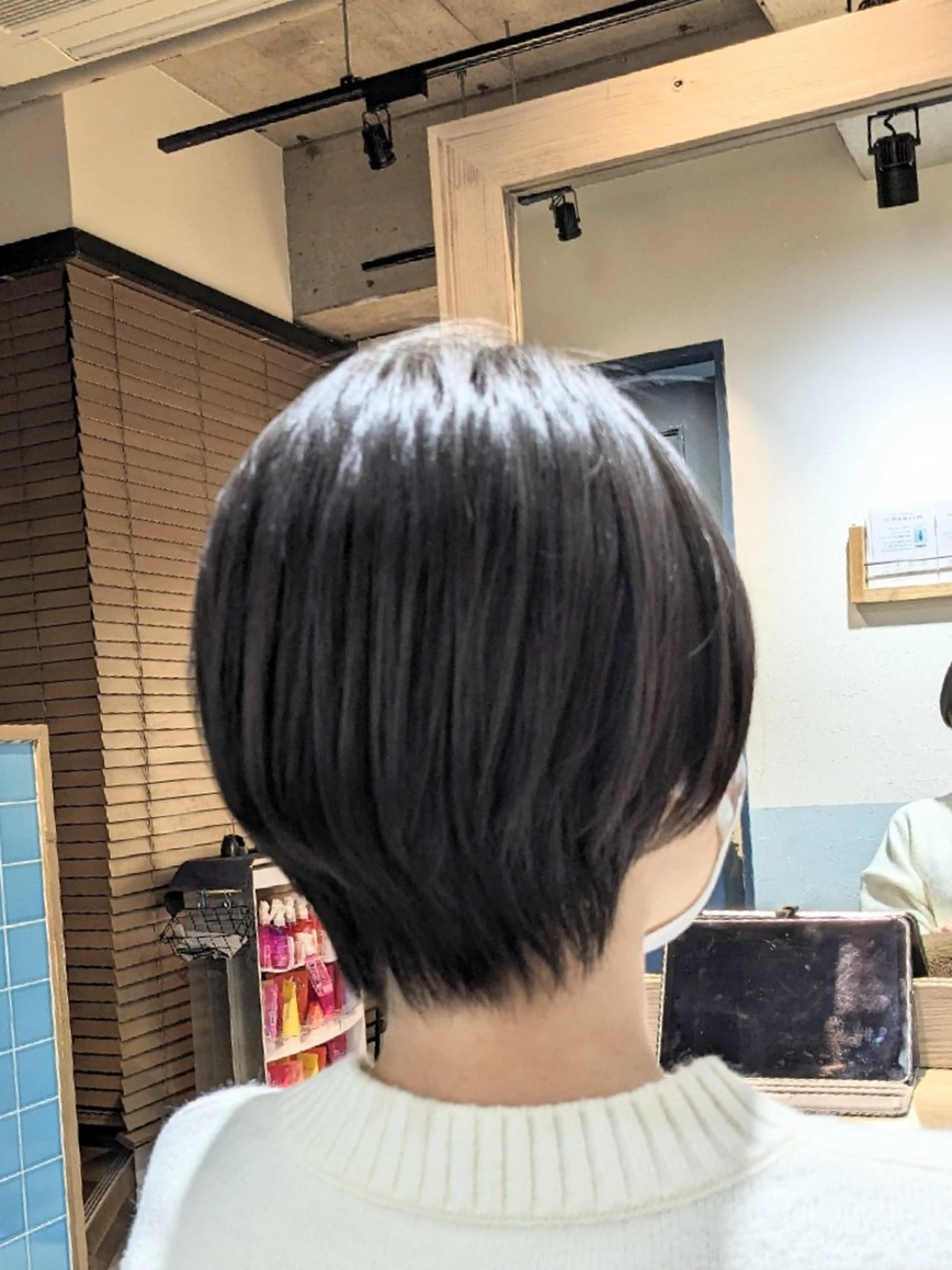 ショート カット alushe 岡 陽子のヘアスタイル