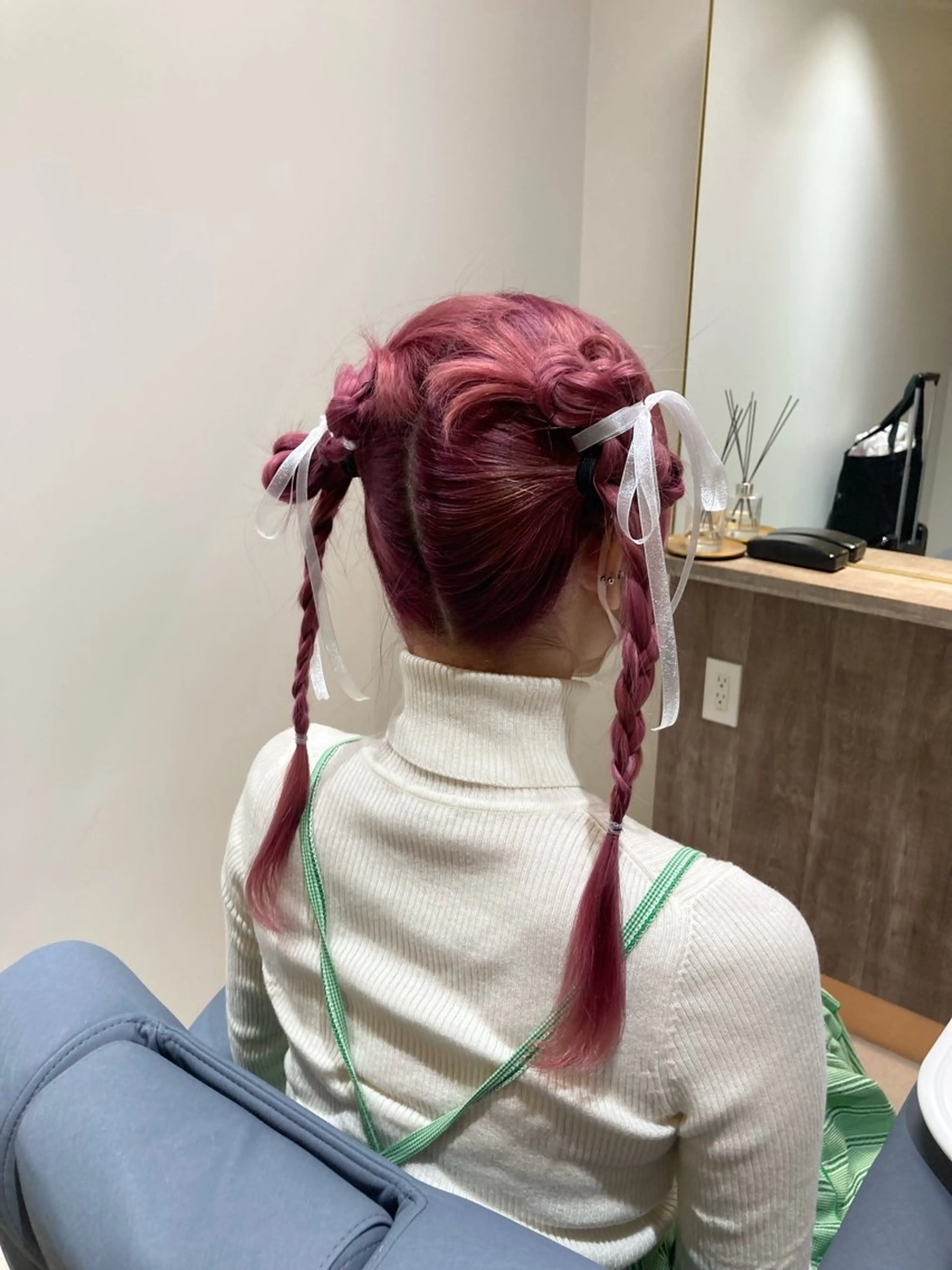 ロング ヘアアレンジ お団子ヘア ヘアセット ピンクカラー🎀 米津 美佑のヘアスタイル