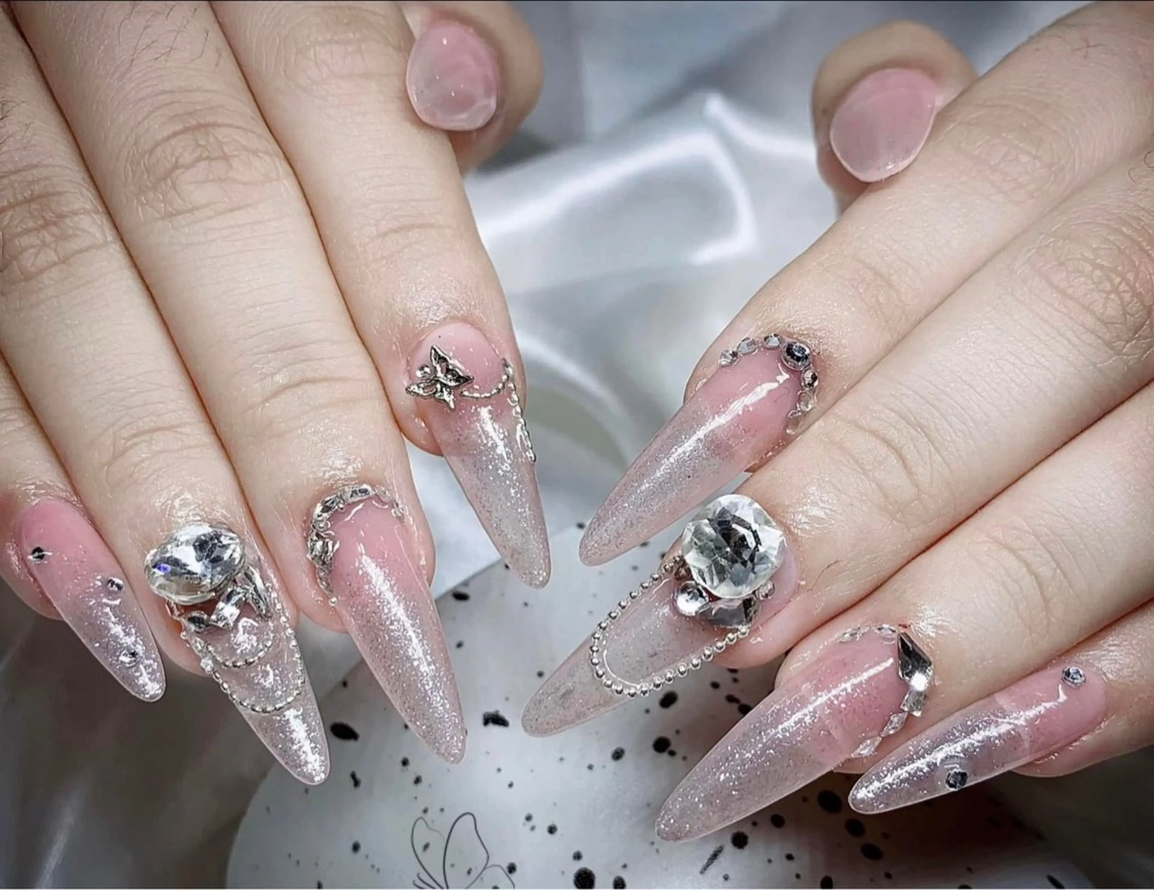 ネイル チークネイル フレンチネイル グラデーション キラキラネイル 韓国ネイル ハンドネイル Minette nailHuongのネイルデザイン