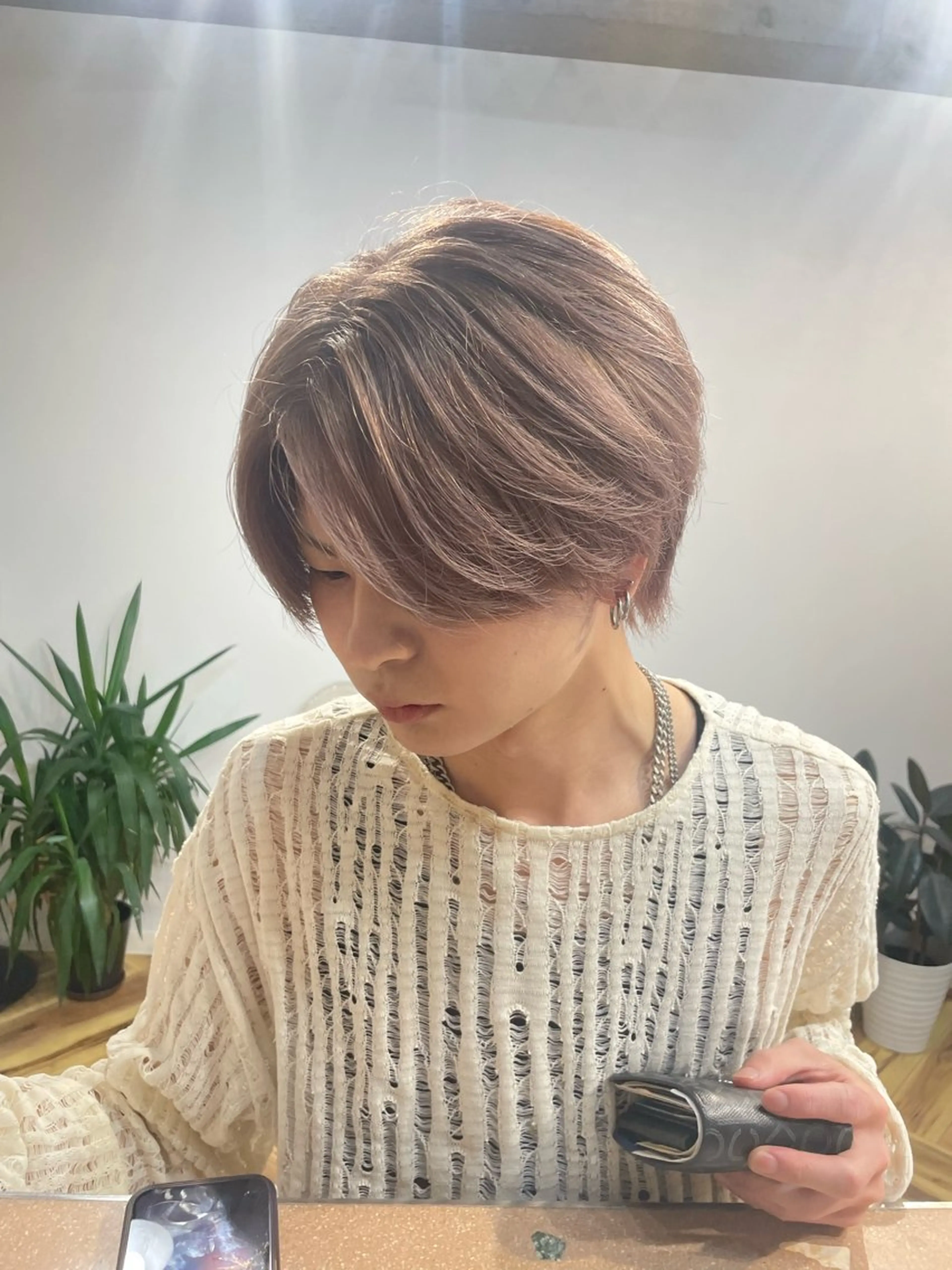 ショート カラー メンズ ベージュカラー ミルクティーベージュ ヘアカラー トリートメント lani hair salon所属・SHOTO ハイトー ン/デザインカラーのヘアスタイル