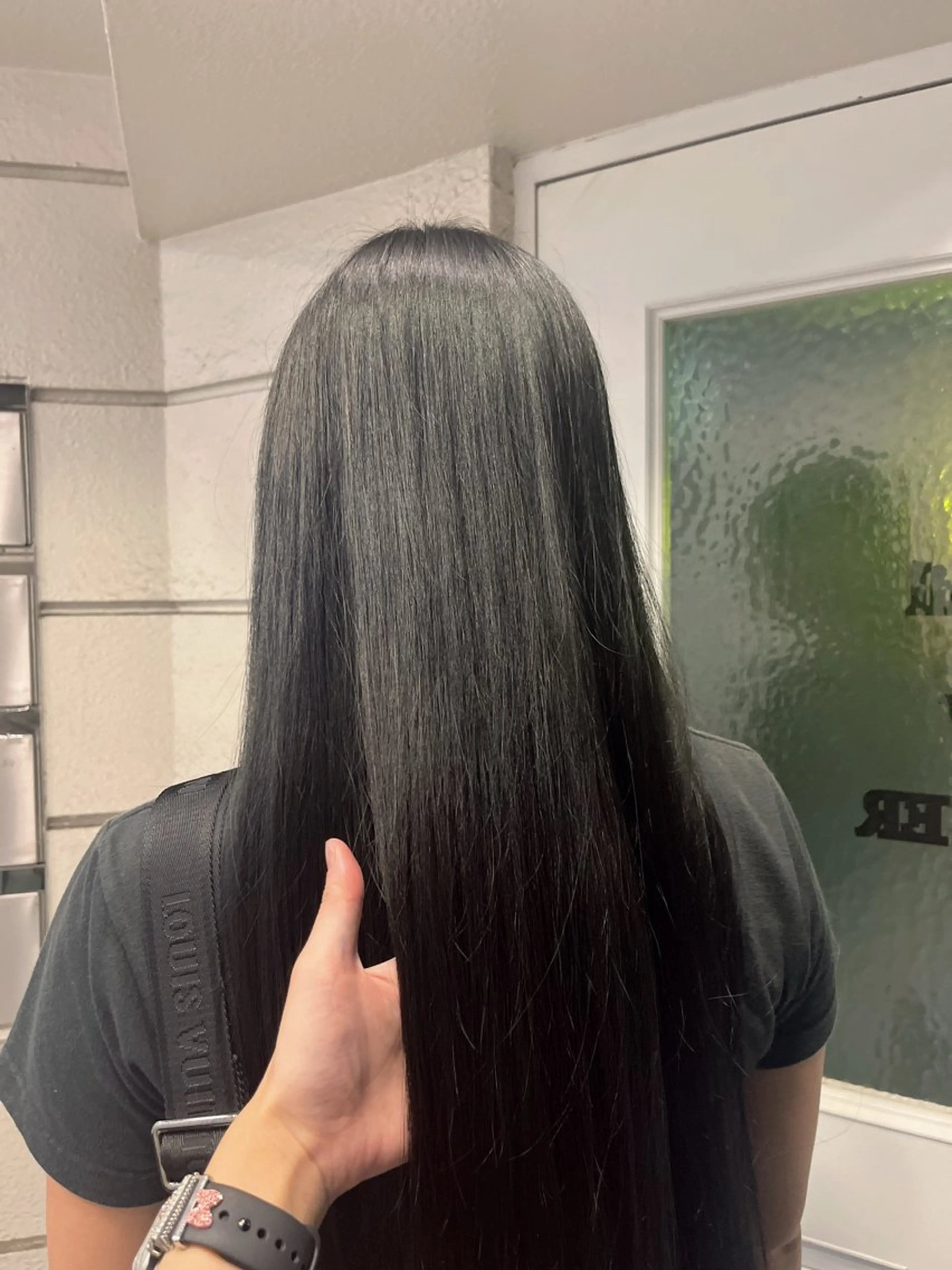 〈就活・実習応援📣〉暗髪カラー＋トリートメント付きの写真