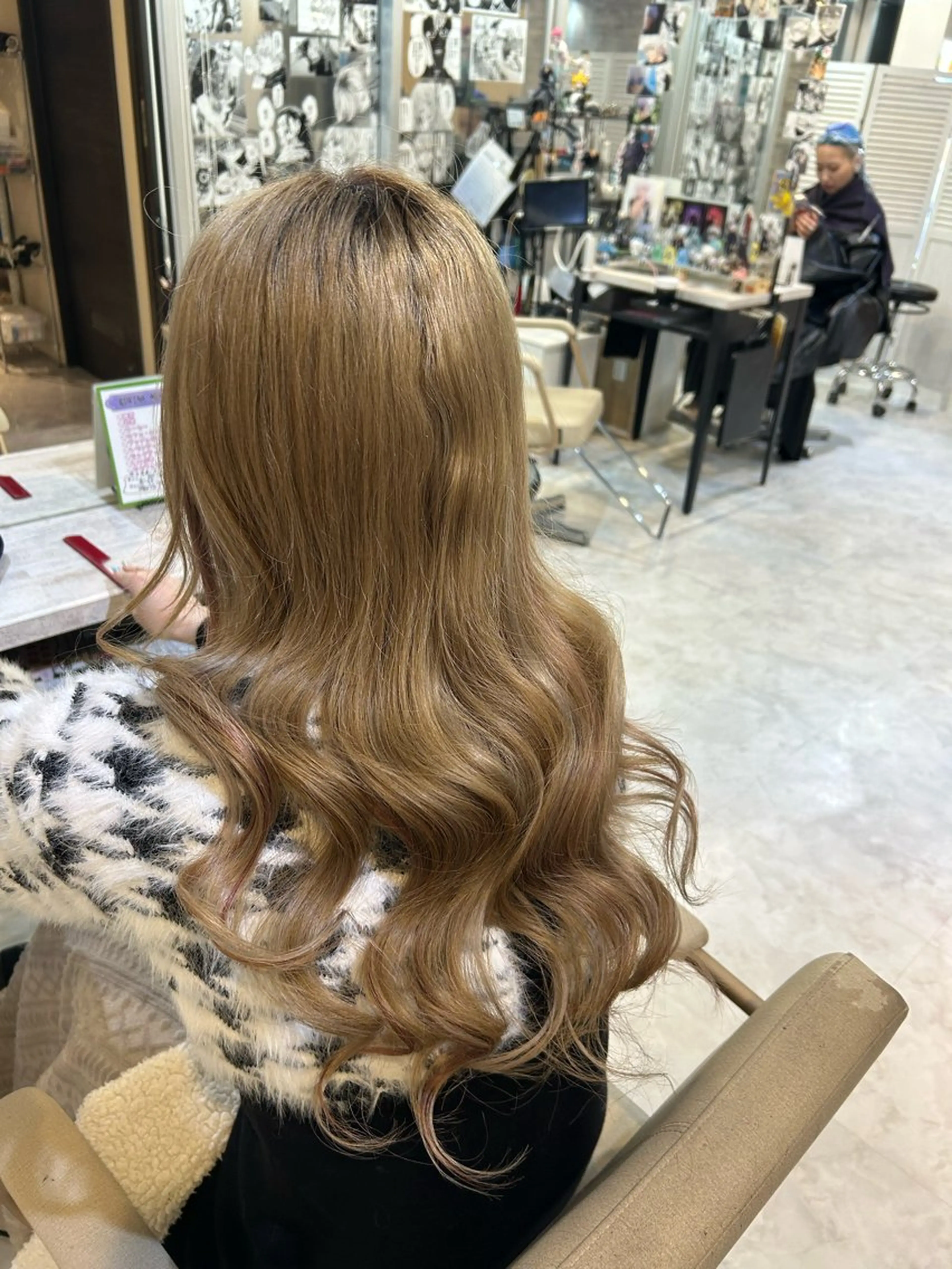 ロング ヘアアレンジ 荻野 ひなのヘアスタイル