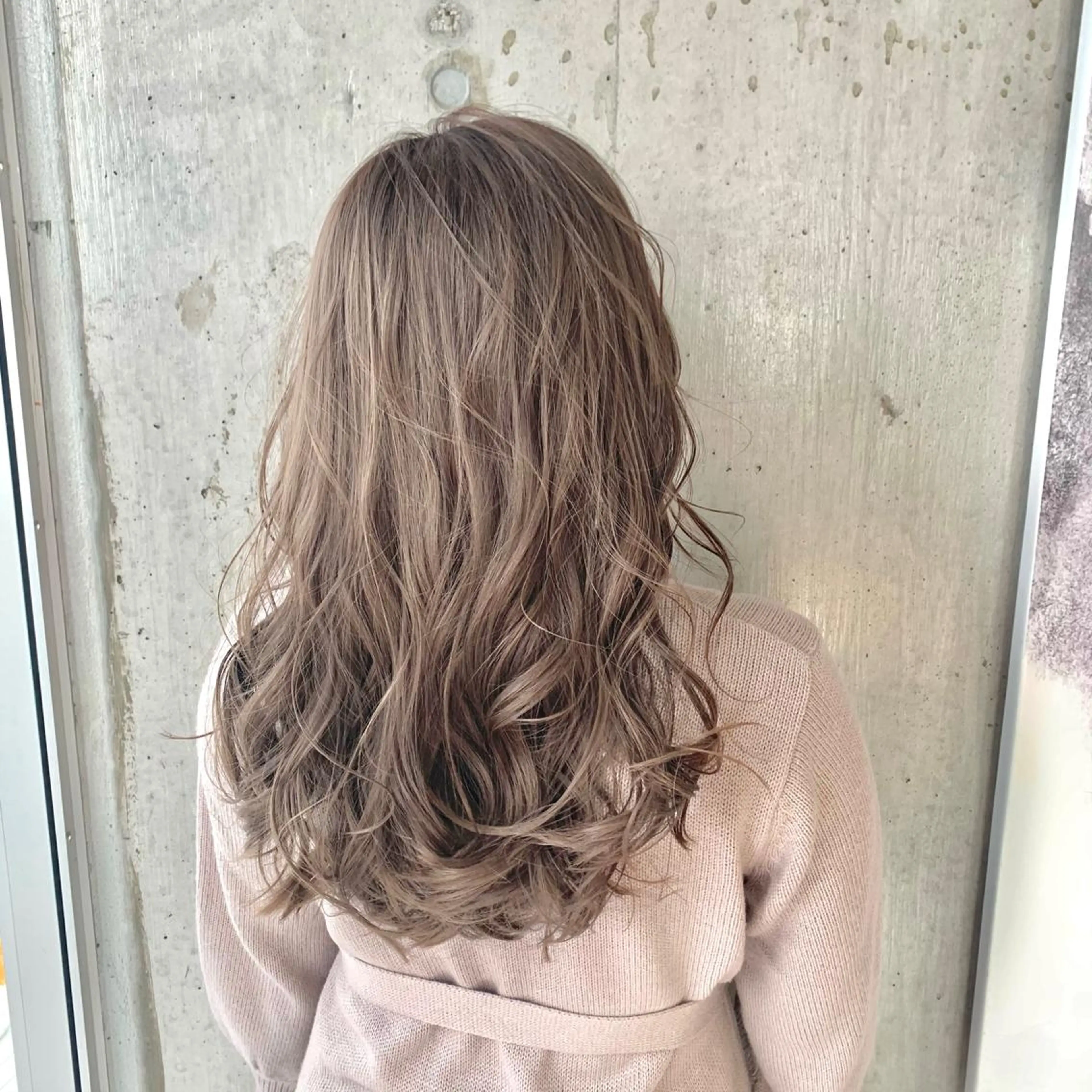 セミロング アッシュ 外国人風カラー ハイライト 髪質改善 韓国風ヘア カット ヘアカラー トリートメント hoNua. 栄/透明感カラーのヘアスタイル