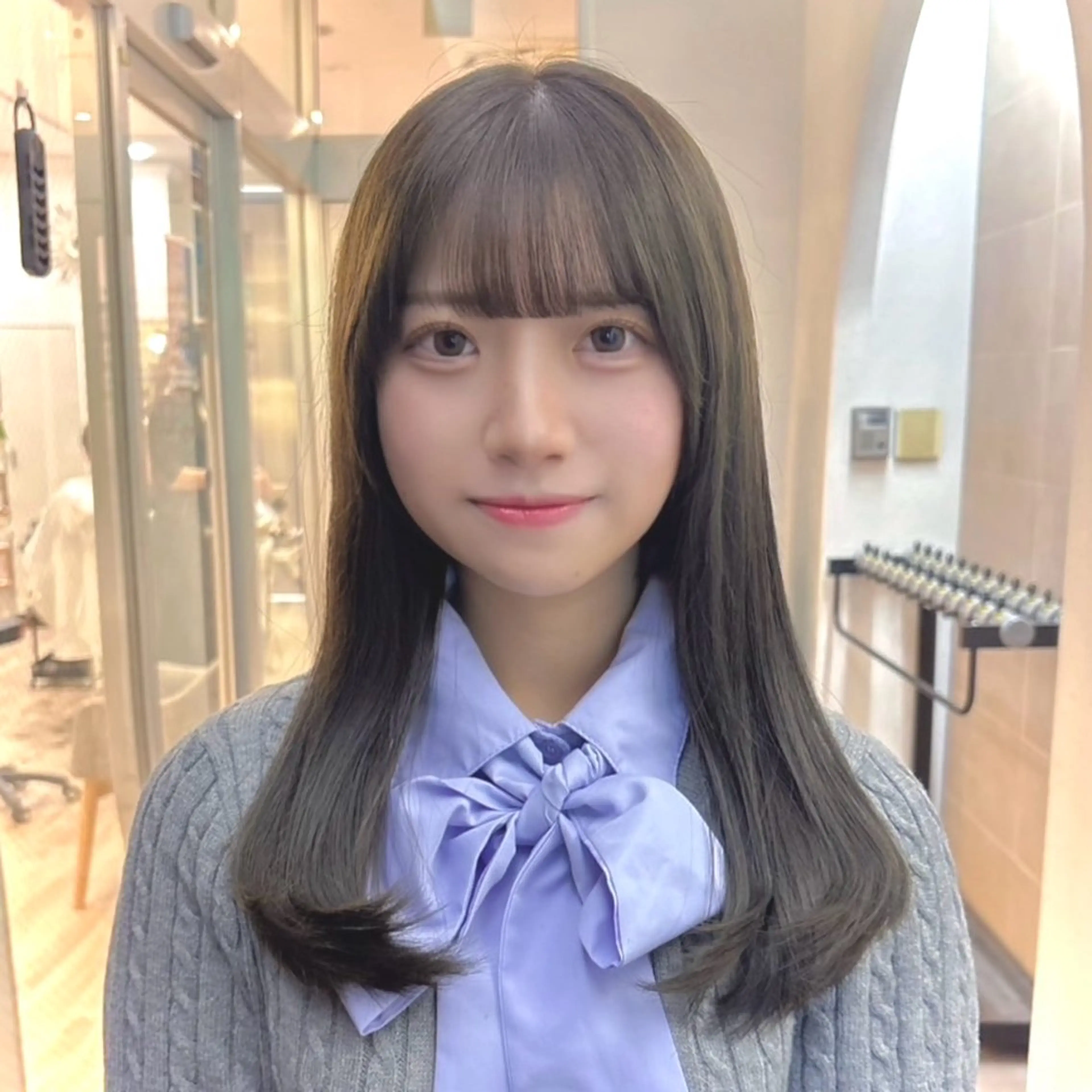 セミロング カラー オリーブカラー レイヤーカット ローレイヤー カット ヘアカラー かどたはるな レイヤー/パーマのヘアスタイル