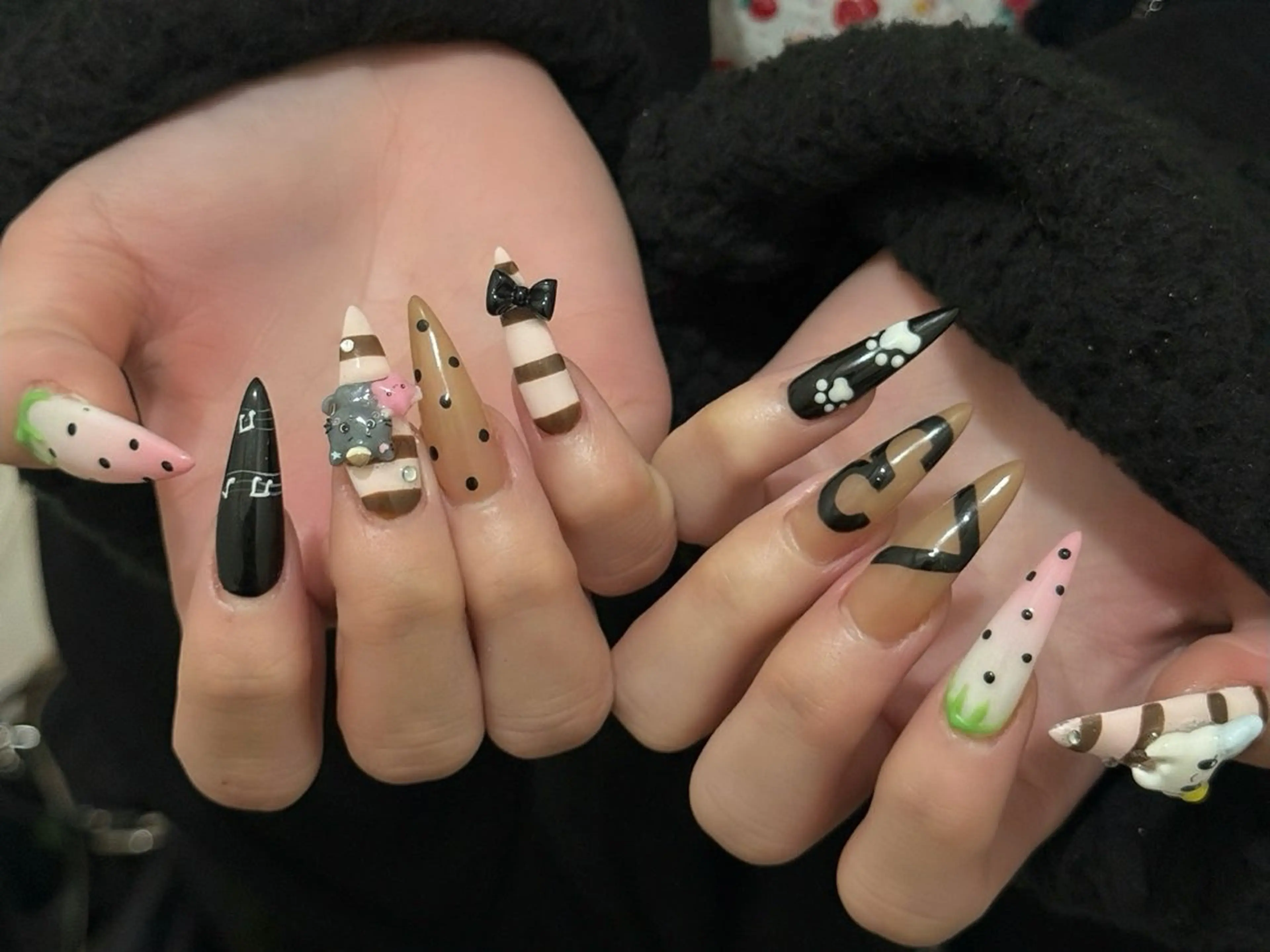 ネイル オーロラネイル ボルドー ブラウン 氷ネイル・うるうるネイル キラキラネイル ハンドネイル Julli ジュリのネイルデザイン