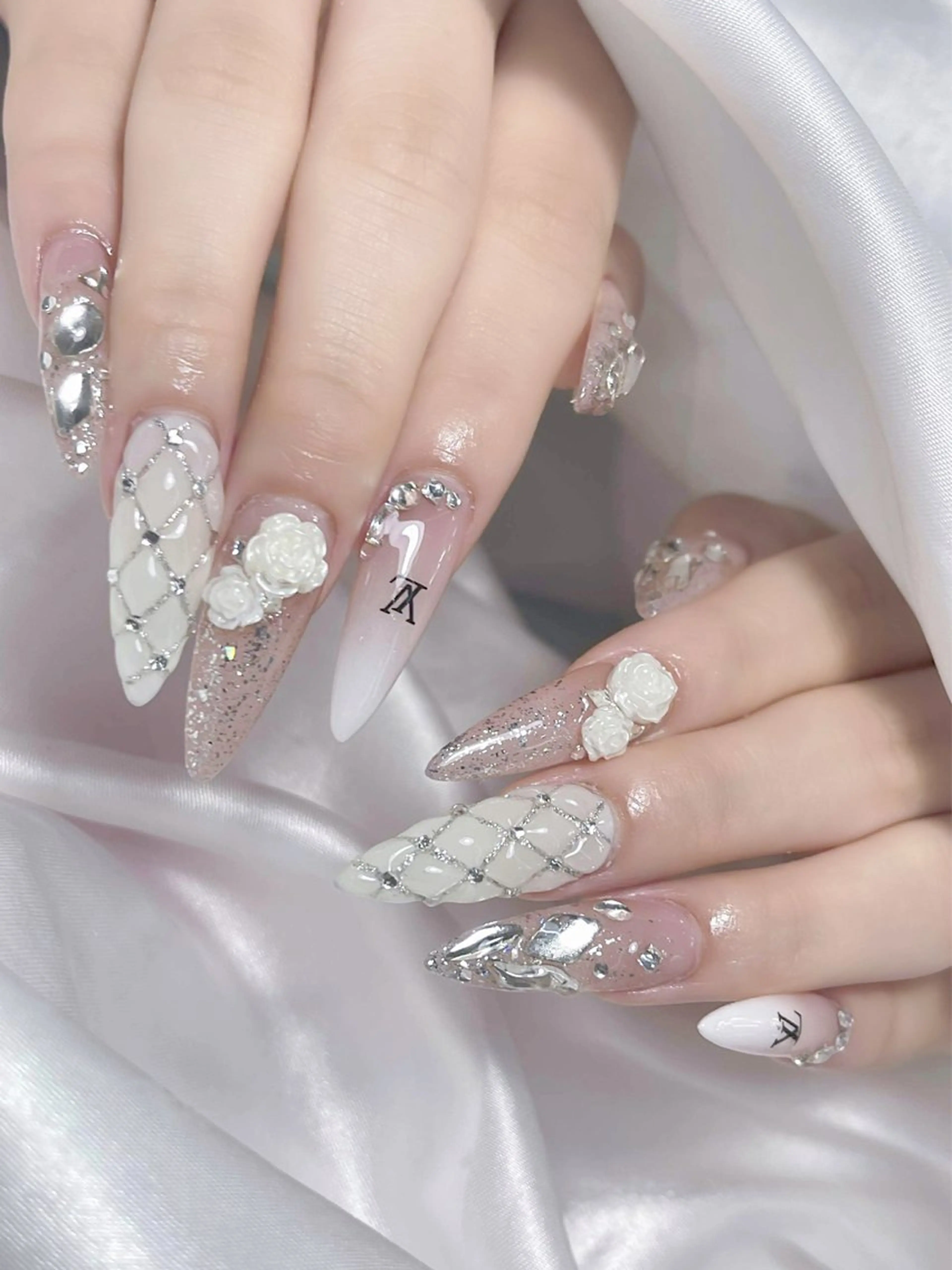 ネイル LEELA NAIL STUDIO所属・LEELA NAIL STUDIOのネイルデザイン