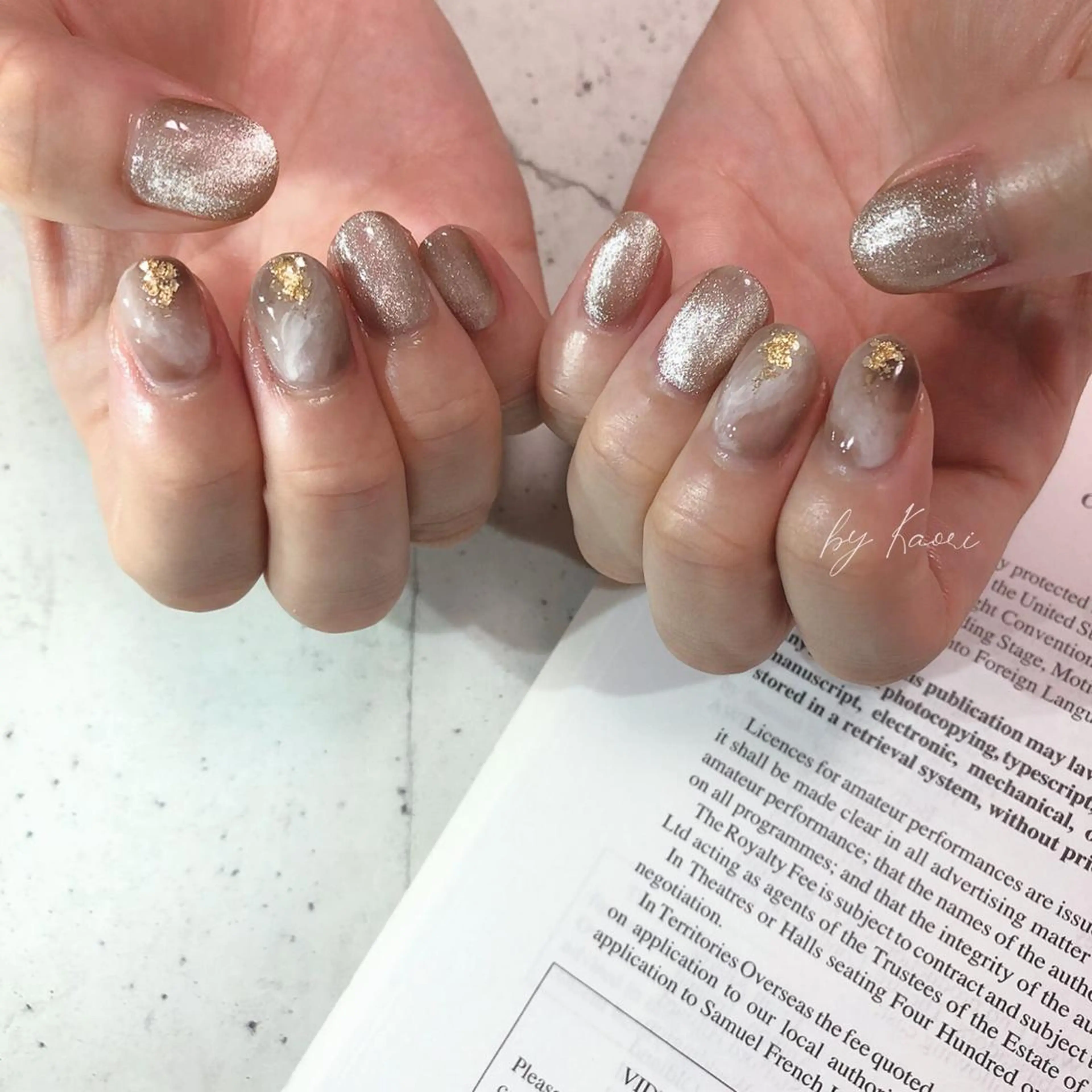 ネイル オーロラネイル ブラウン カジュアル フットネイル フレンチネイル ハンドネイル _Defi_ by Kaoriのネイルデザイン