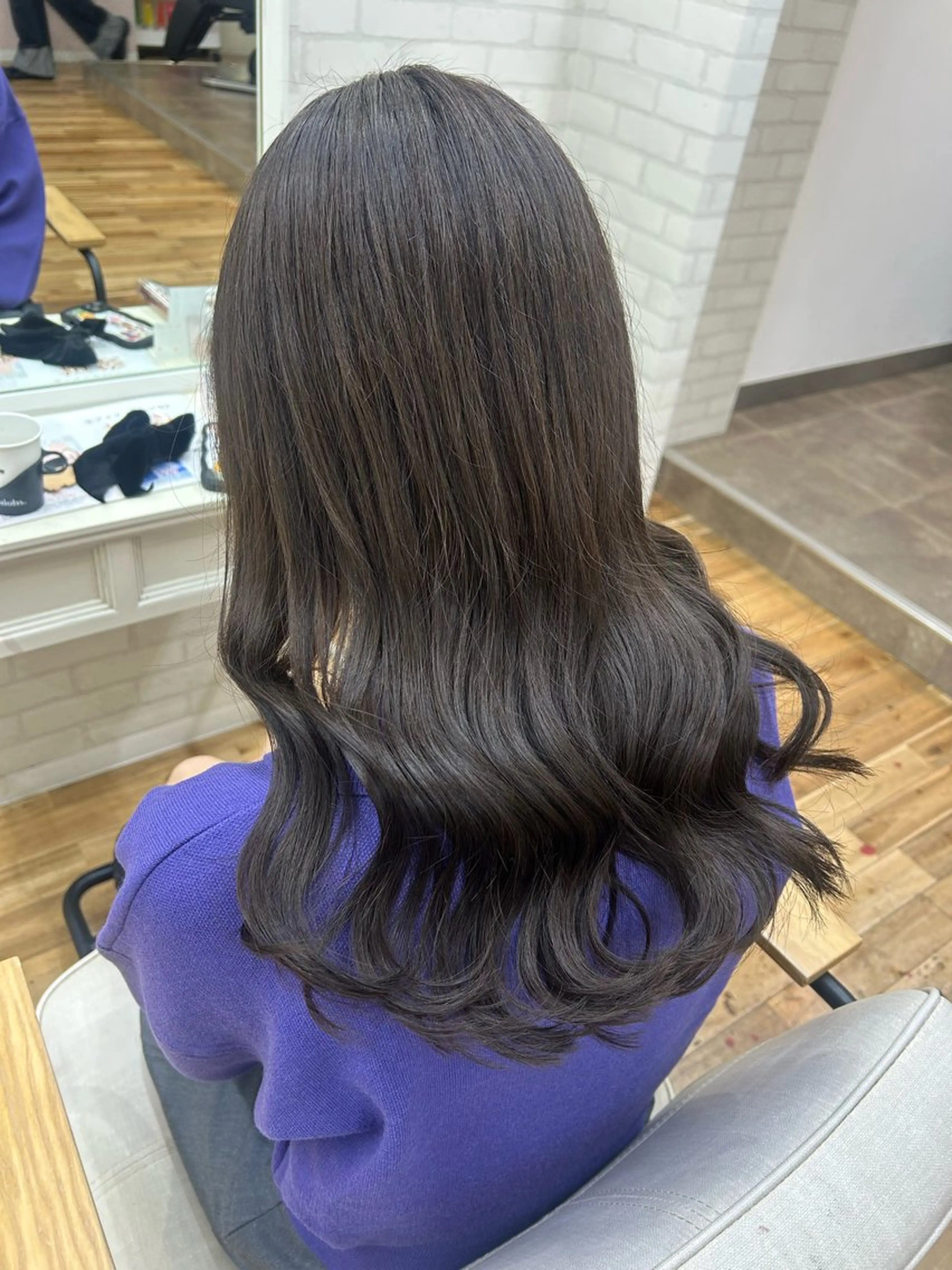 セミロング アッシュ カット ヘアカラー トリートメント 透明感カラー/牧内 楓/インナーカラーのヘアスタイル