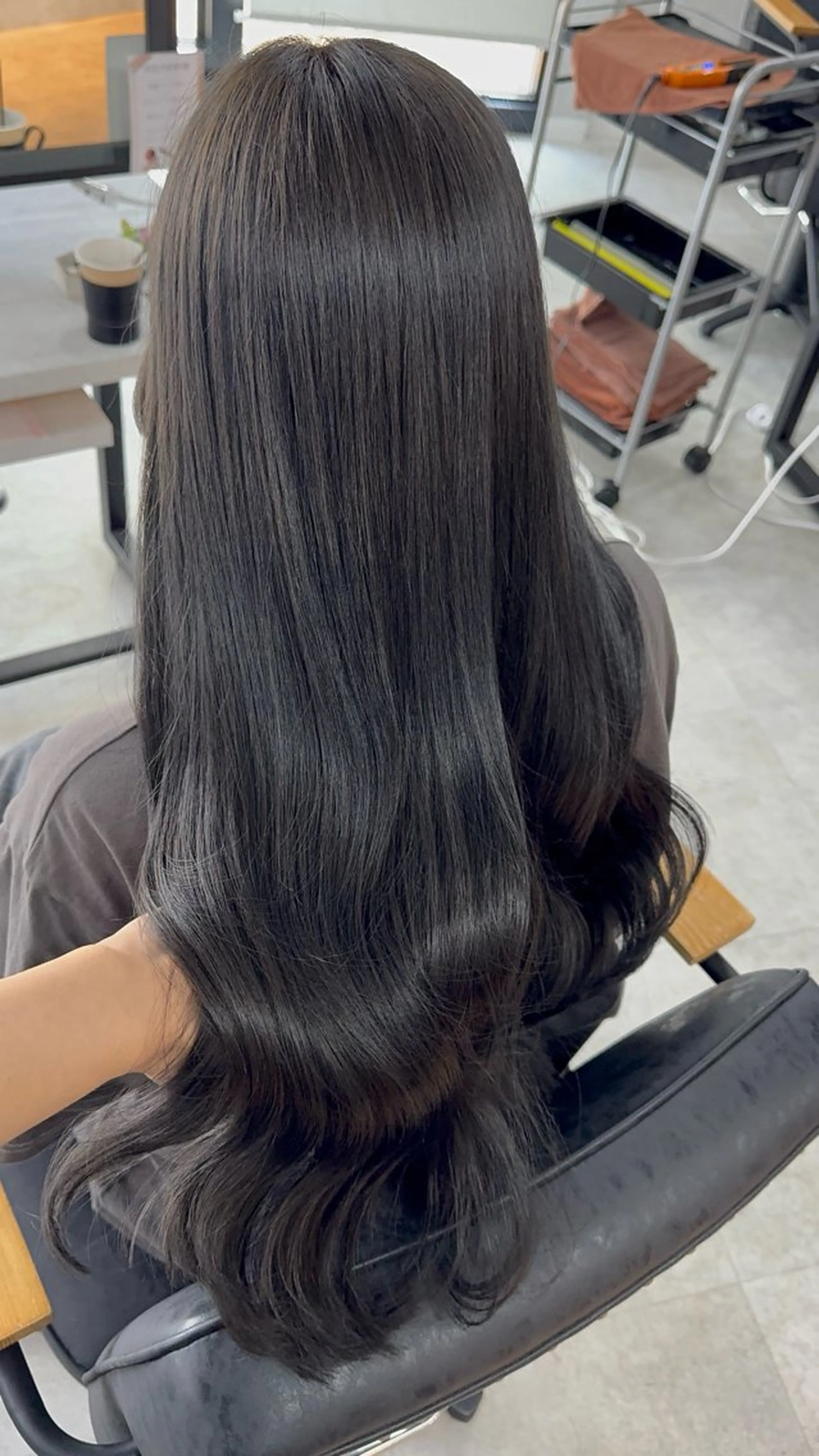 ロング カラー アッシュ アッシュブラウン ベージュカラー 黒髪 ブリーチ カット ヘアカラー トリートメント 赤み無し柔らかカラー 【梅田】madokaのヘアスタイル